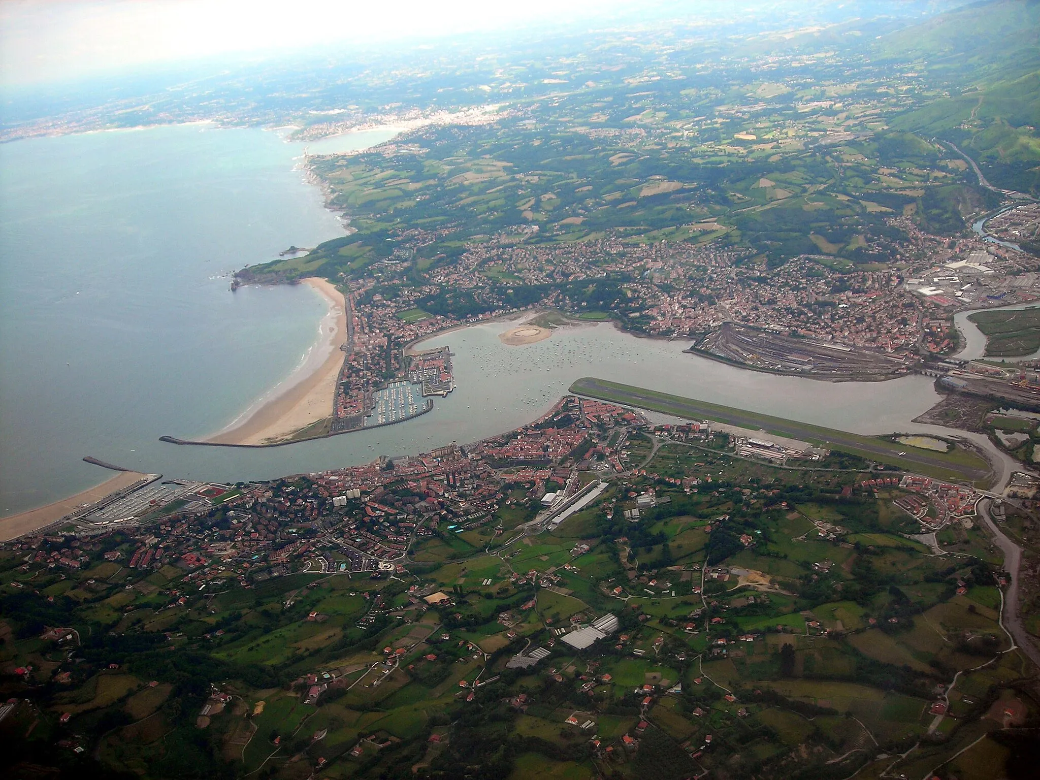 Photo showing: Bidasoa ibaiaren ahoa, Hondarribia eta Hendaia artean.