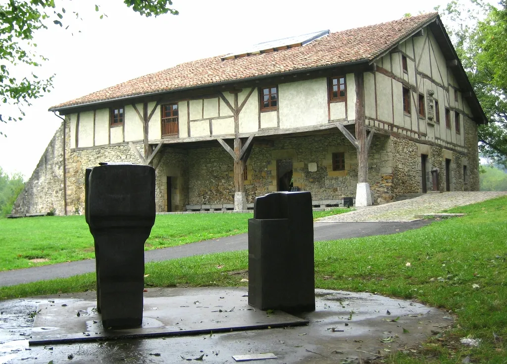 Photo showing: House in the Chillida-Leku, Hernani (Gipuzkoa).
Caserío en el Chillida-Leku, Hernani (Gipuzkoa).

Esta foto participó en el juego En un Lugar de Flickr.