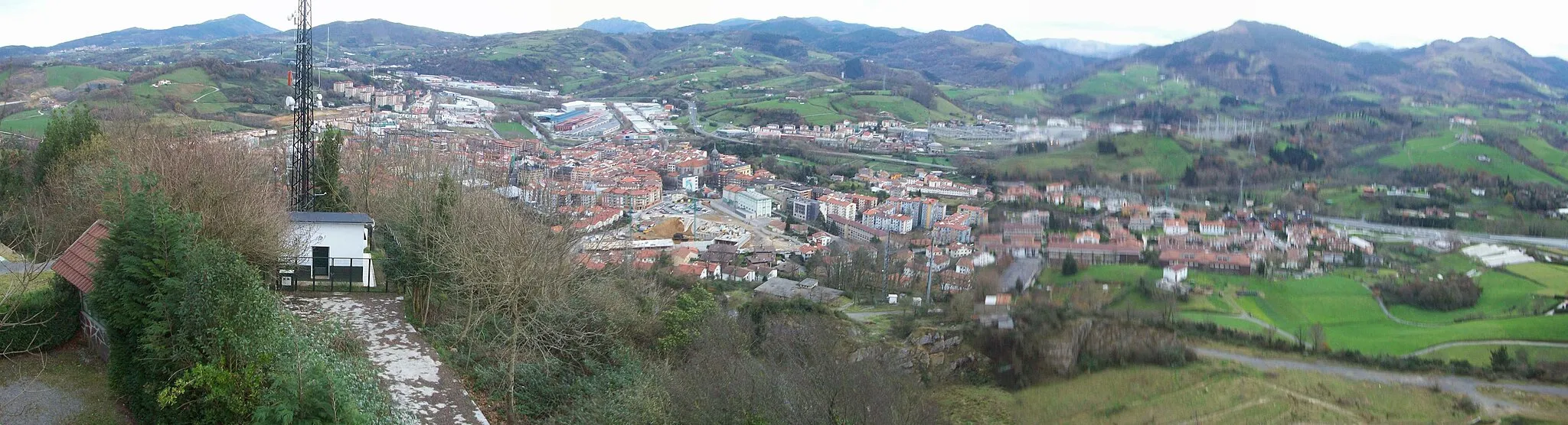 Photo showing: Hernaniko ikuspegi panoramikoa Santa Barbara gotorlekutik ikusia. Gipuzkoa, Euskal Herria.