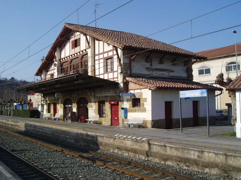 Photo showing: Railway station of Usurbil (Gipuzkoa). Operating company: Euskotren.