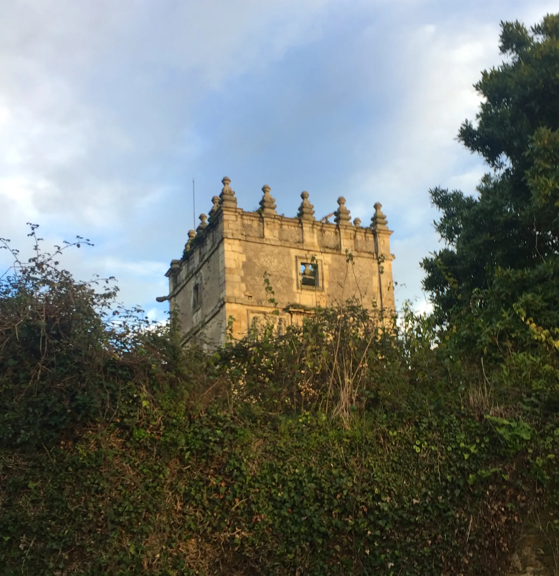 Photo showing: Palacio de Lienes en el concejo de Navia