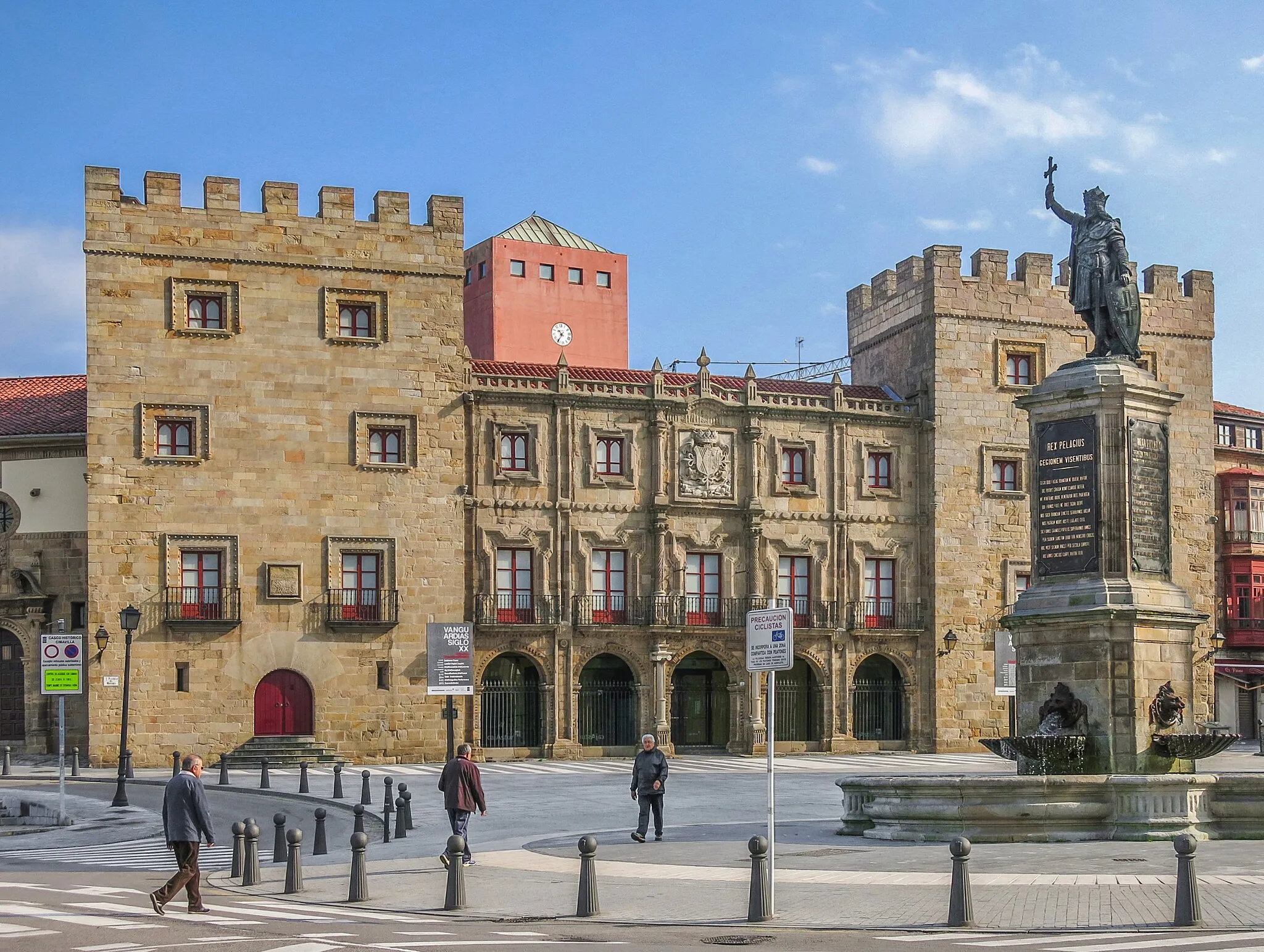 Photo showing: Conjunto Histórico Artístico la Colegiata y Palacio de Revillagigedo