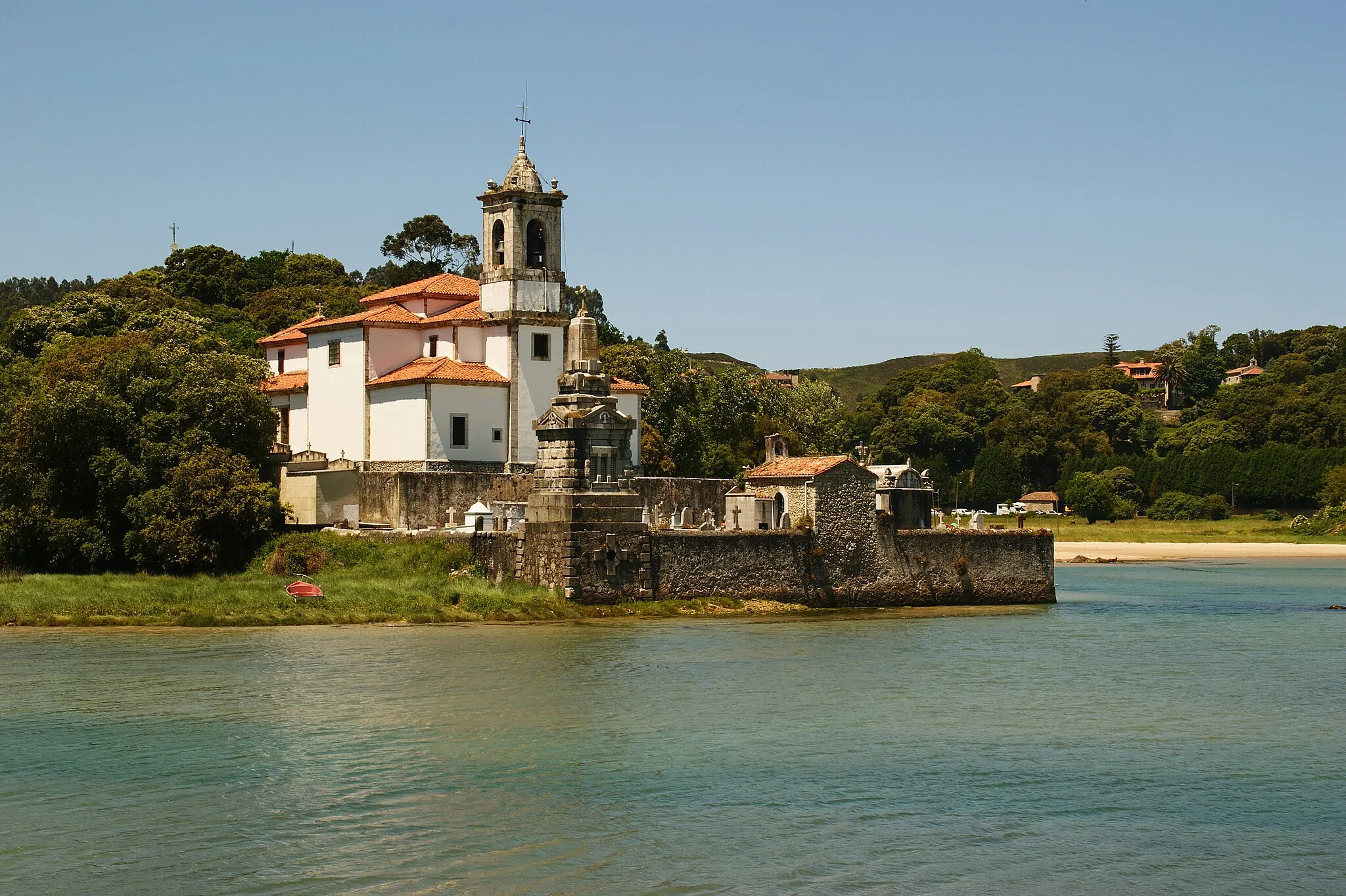 Photo showing: Church at Niembro in Asturias, Northern Spain.  It is on a tidal bay.