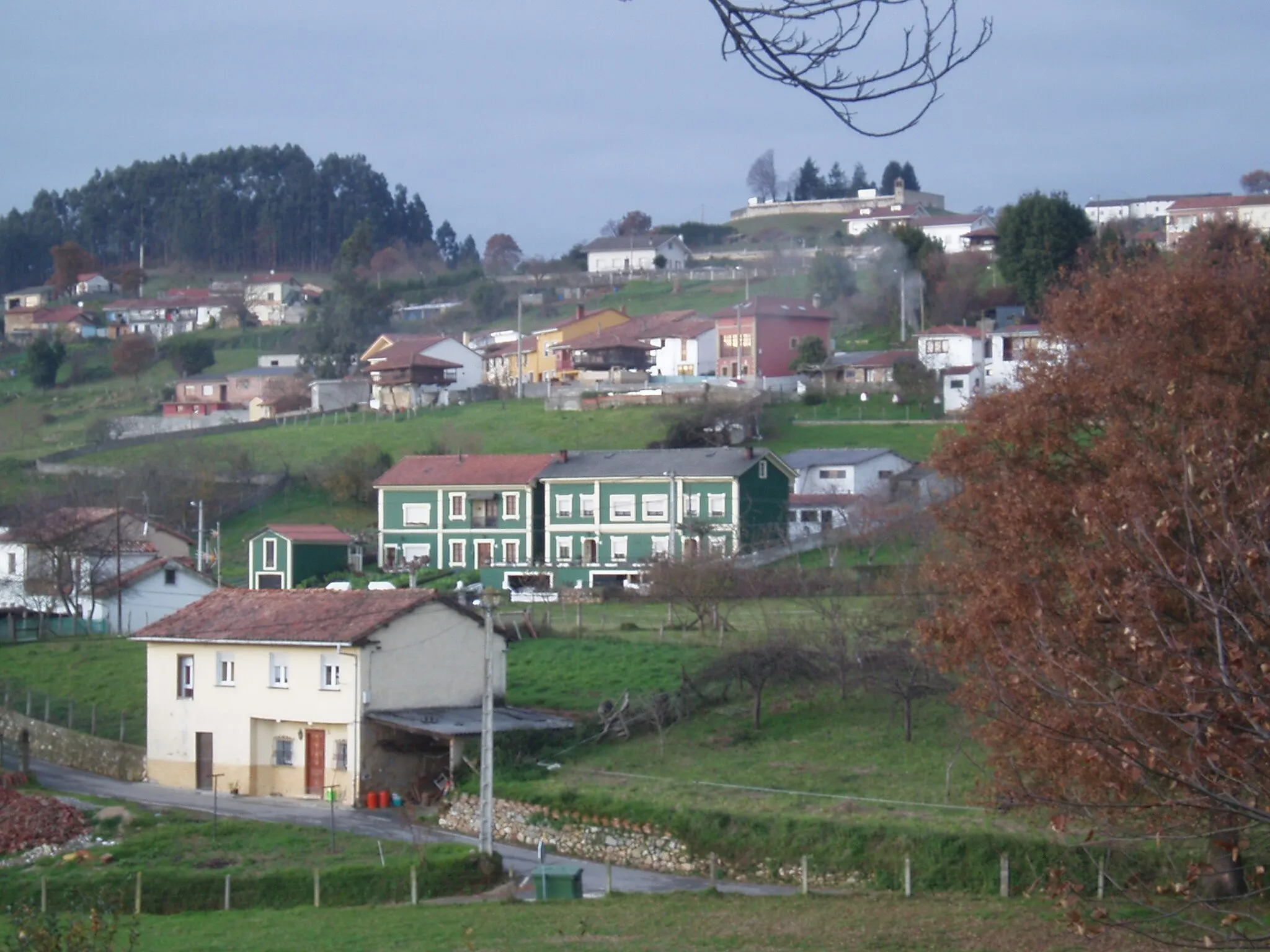 Photo showing: Vista del pueblo de Collado (Siero)