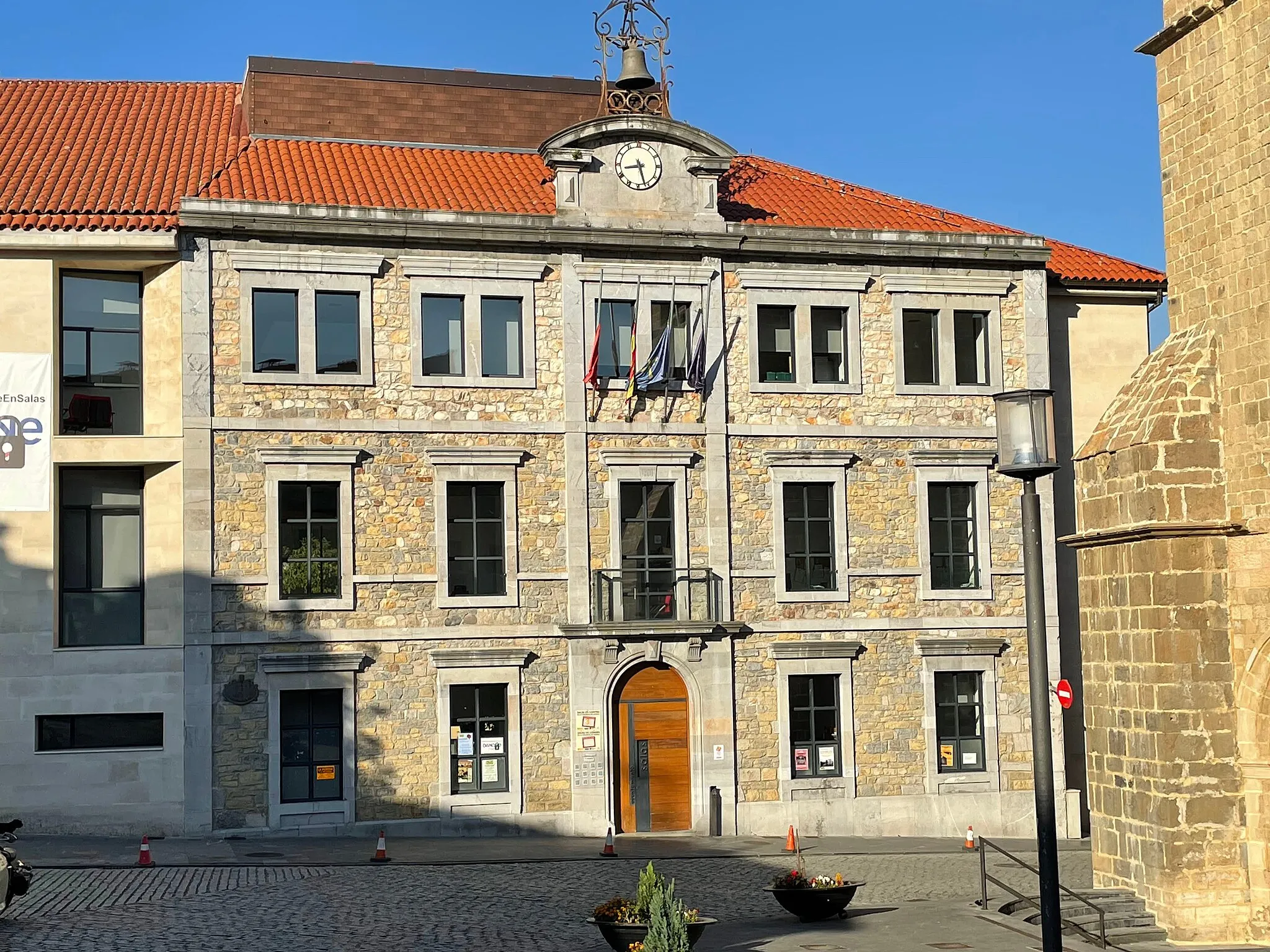 Photo showing: Ayuntamiento de Salas (Asturias)