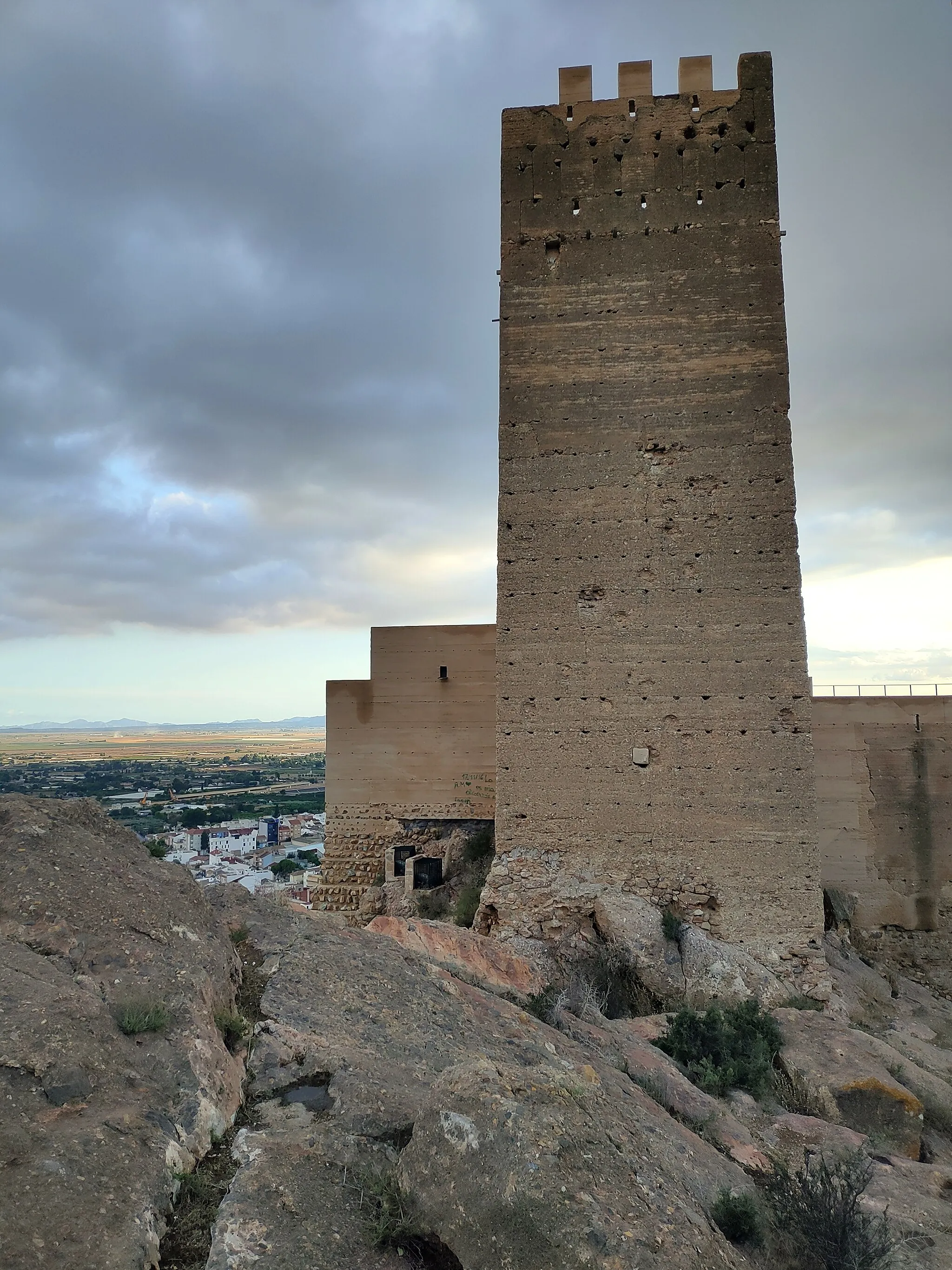 Photo showing: Fachada norte de la Torre del Homenaje del Castillo de Alhama