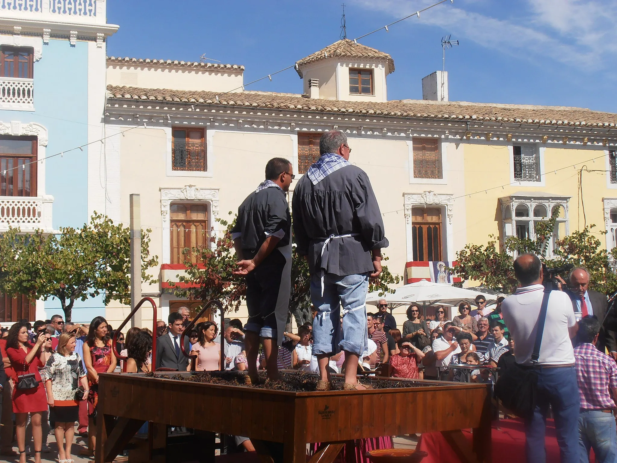 Photo showing: primer domingo de octubre, pisada de la uva y primer mosto