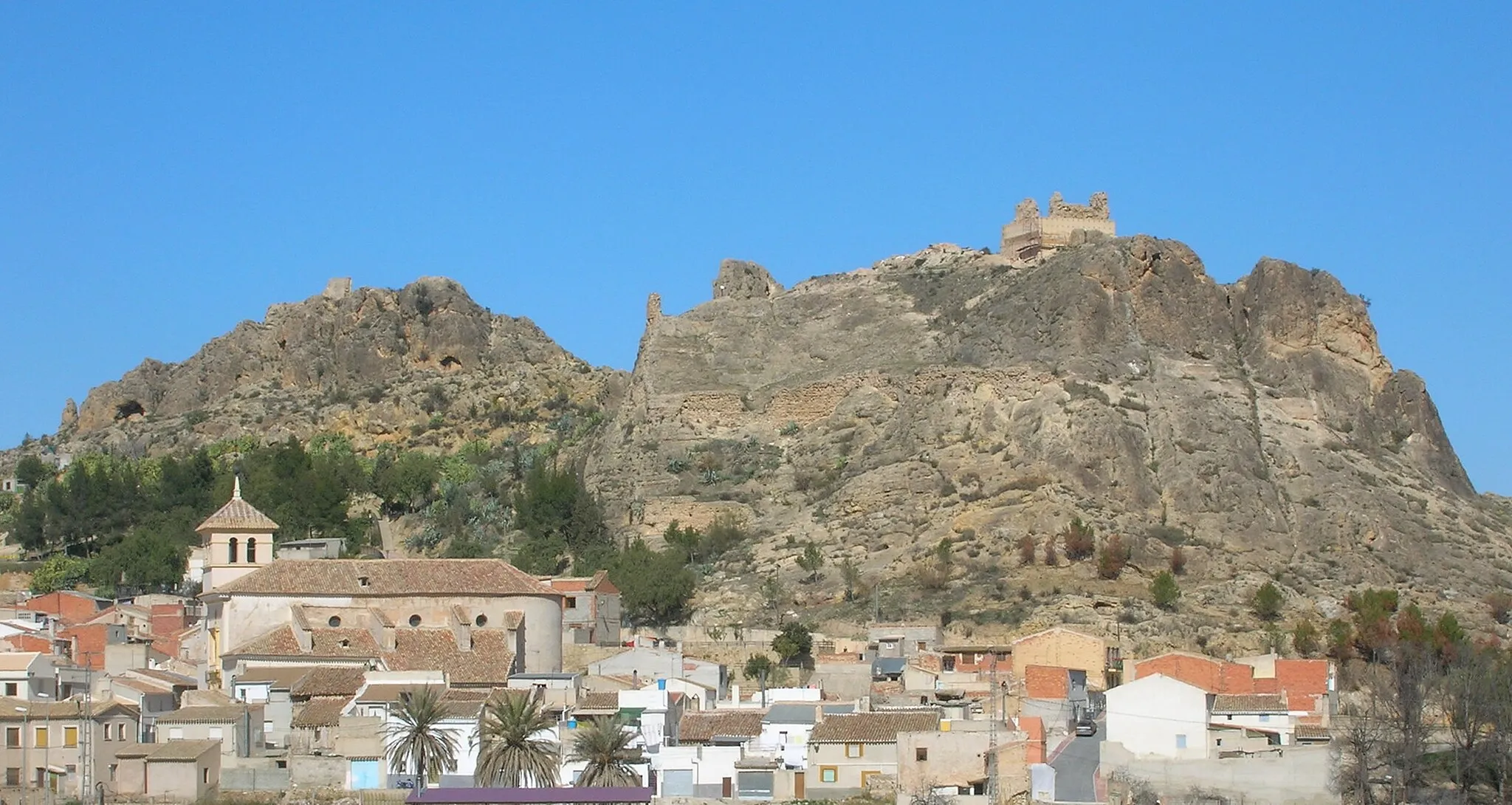Photo showing: Vista parcial de la ciudad de Calasparra, Murcia, España, y vestigios del castillo árabe. Fotografía propia, cedida a PD.