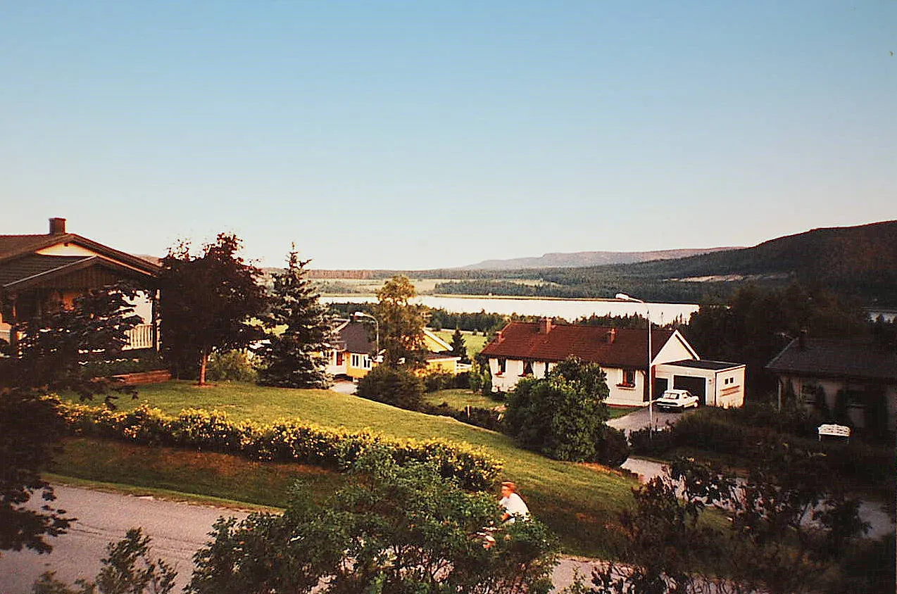 Photo showing: View from Violinvägen in Fageråsen, Västernorrland, Sweden towards Svedjesjön.