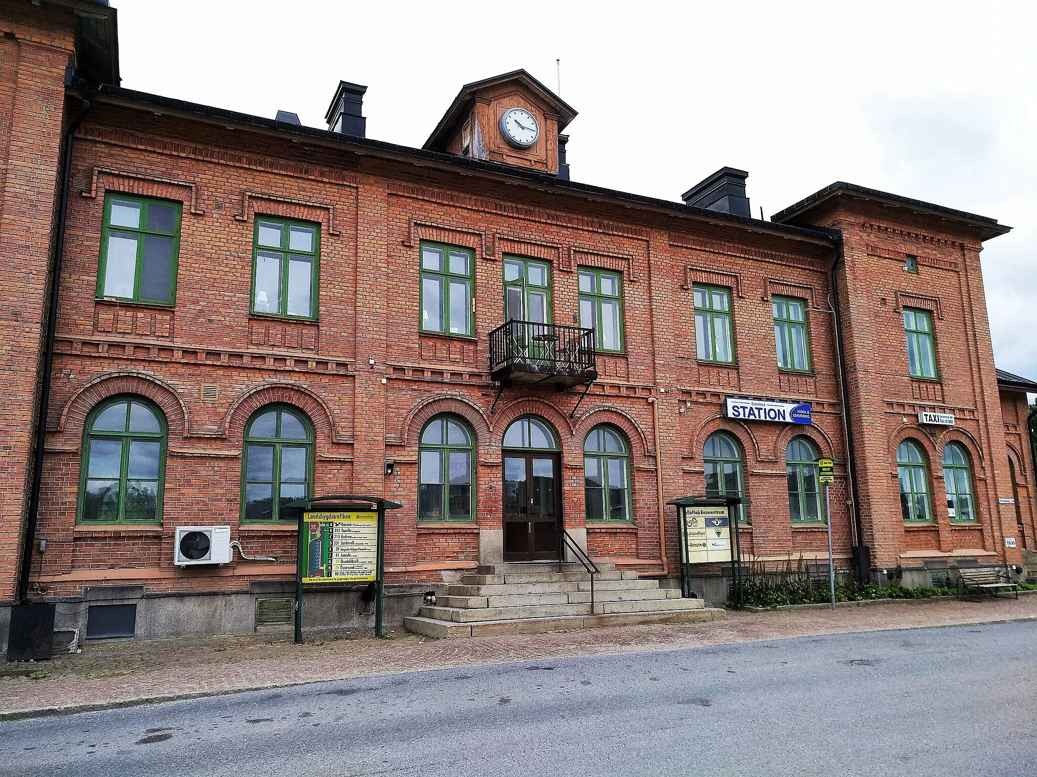 Photo showing: Sollefteå stationshus sett från Järnvägsgatan på framsidan