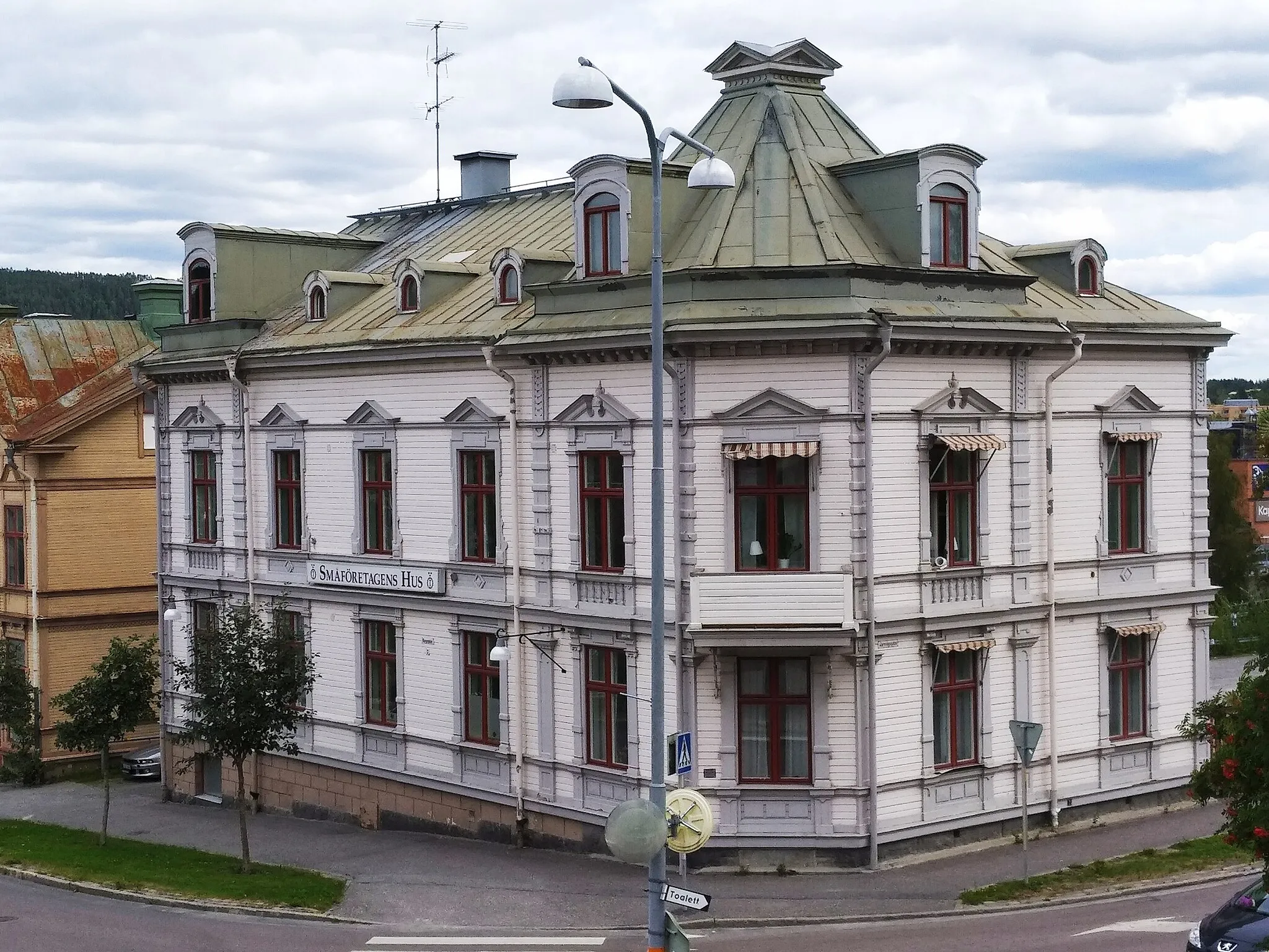 Photo showing: Småföretagens hus i Sollefteå, tidigare Företagens hus och dessförinnan under många år Grand Hotell.