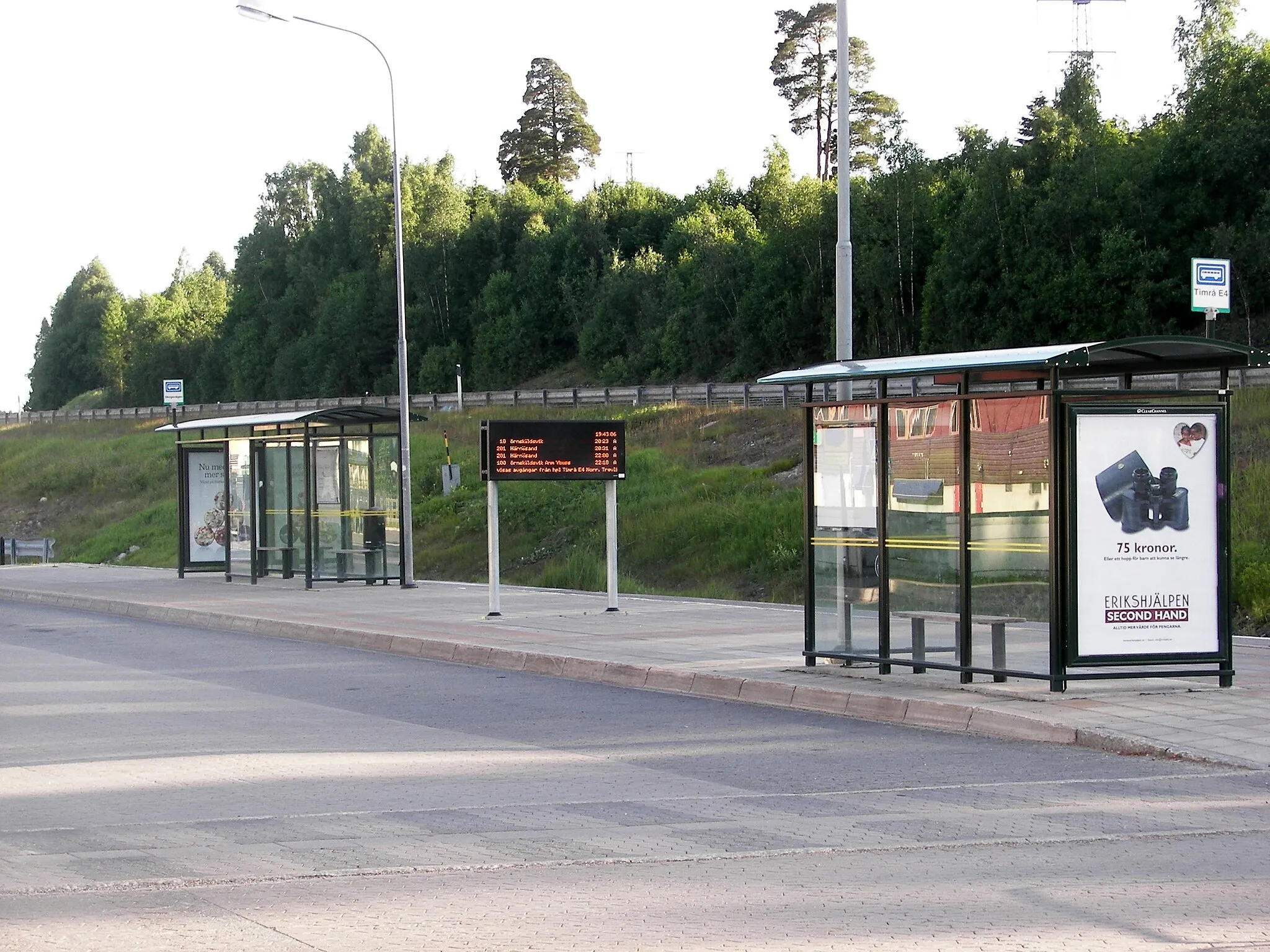 Photo showing: Hållplats Timrå E4/Skogsvägen (Timrå centrum)