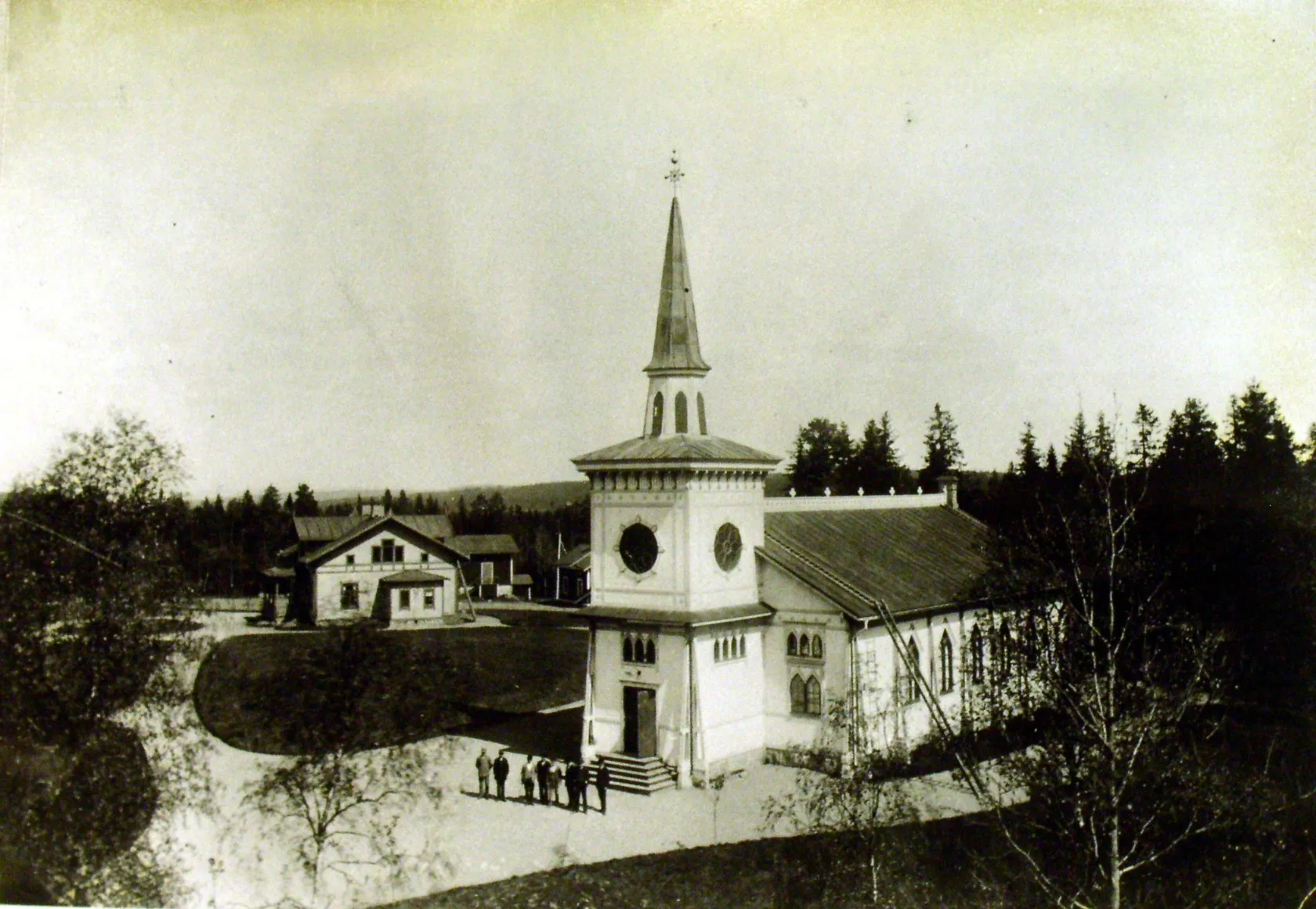 Photo showing: Grängesbergs old church. The church was build 1882 and was in use until 1974 and was moved to an other place (Orsa) 1976. The area become risk area according to the ongoing mining.