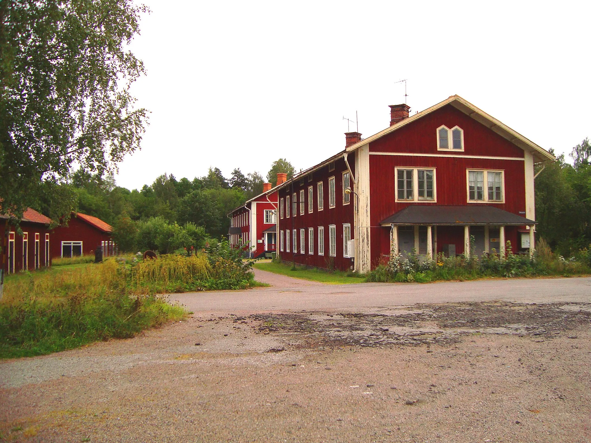 Photo showing: Home town museum of Hofors with the old workers' apartment buildings.