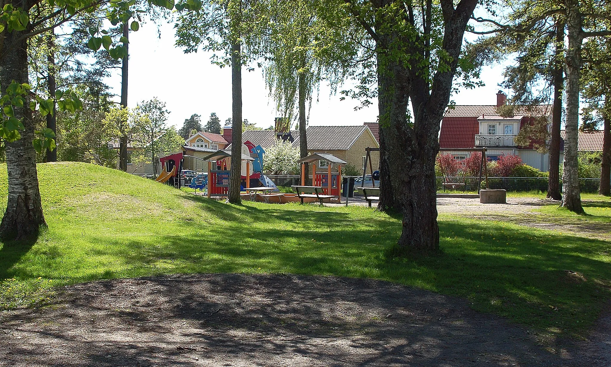Photo showing: Råtorpsparken är belägen norr om Råtorps kyrka.