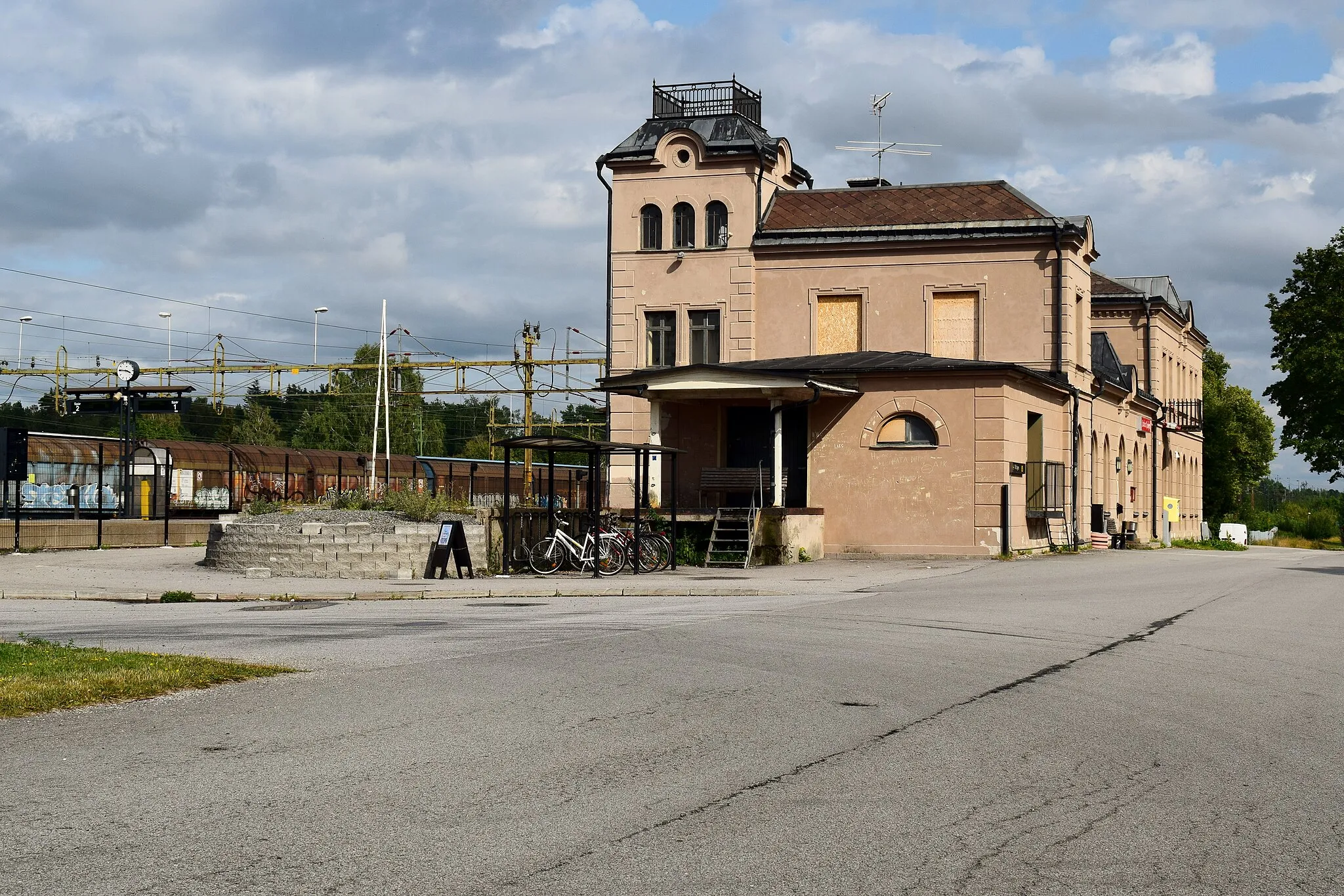 Photo showing: Järnvägsstation i Frövi i augusti 2019