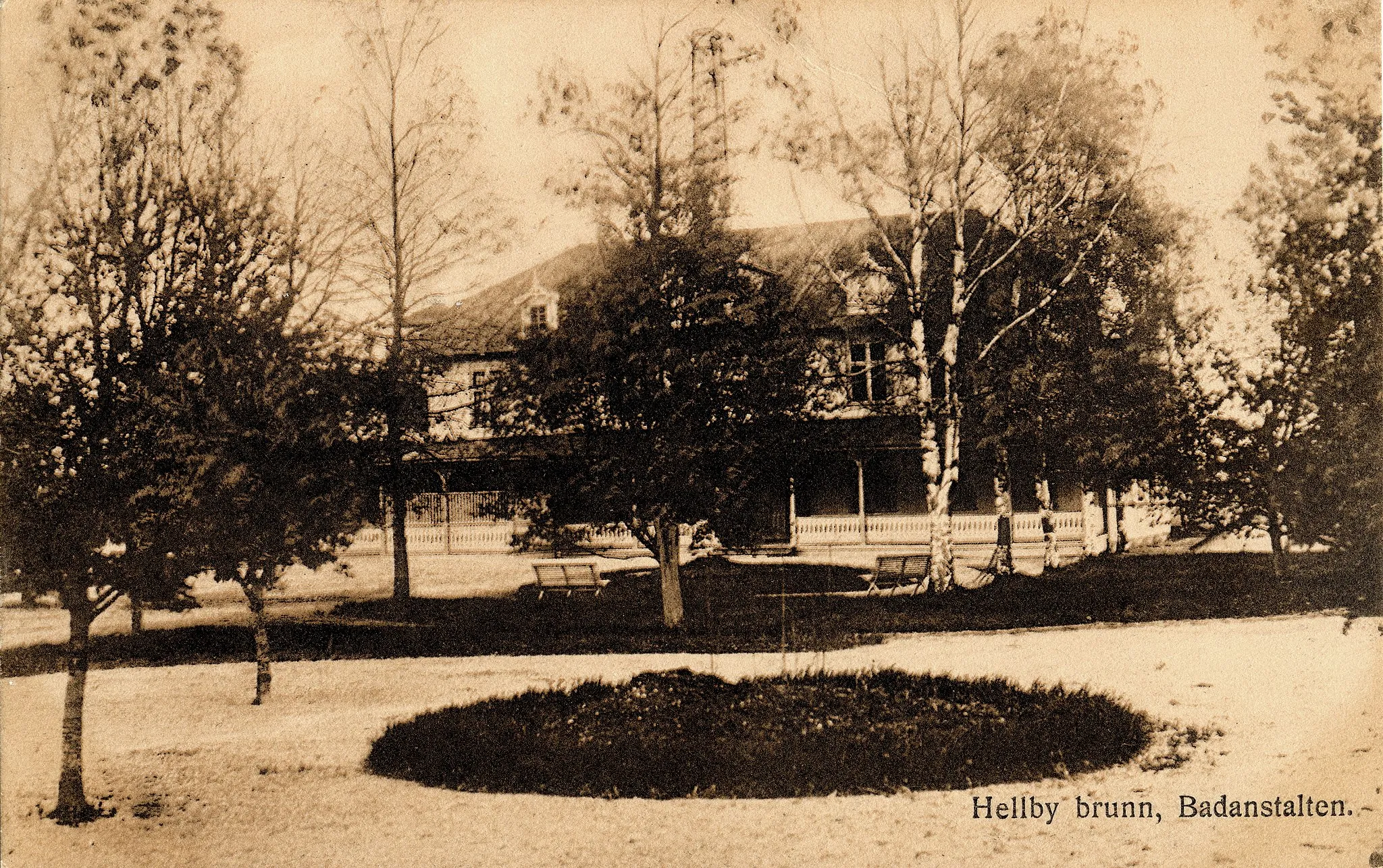 Photo showing: Image from Hällbybrunn (outside Eskilstuna, Sweden). The old spa which Hällbybrunn got its name from. Before 1918.