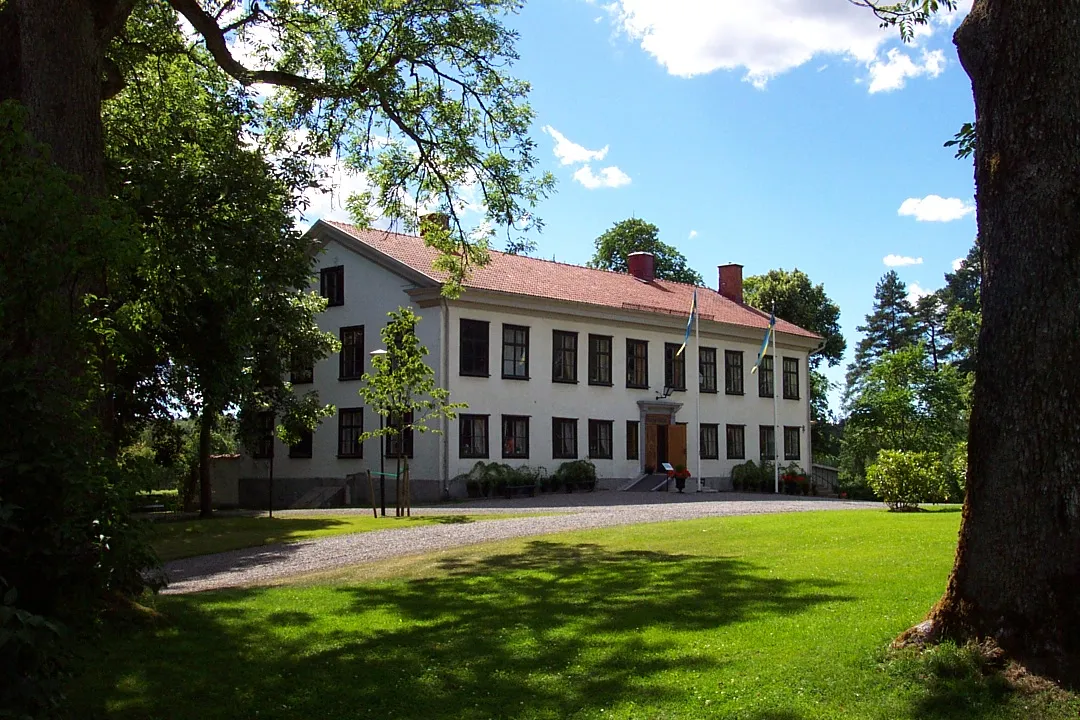 Photo showing: An exterior photo of the Björkborn manor house.  This is on the campus of the Bofors iron works, just outside Karlskoga, Sweden.  Because Alfred Nobel lived in this house and owned Bofors at the time of his death, his will establishing the Nobel Prizes was adjudicated in Sweden.