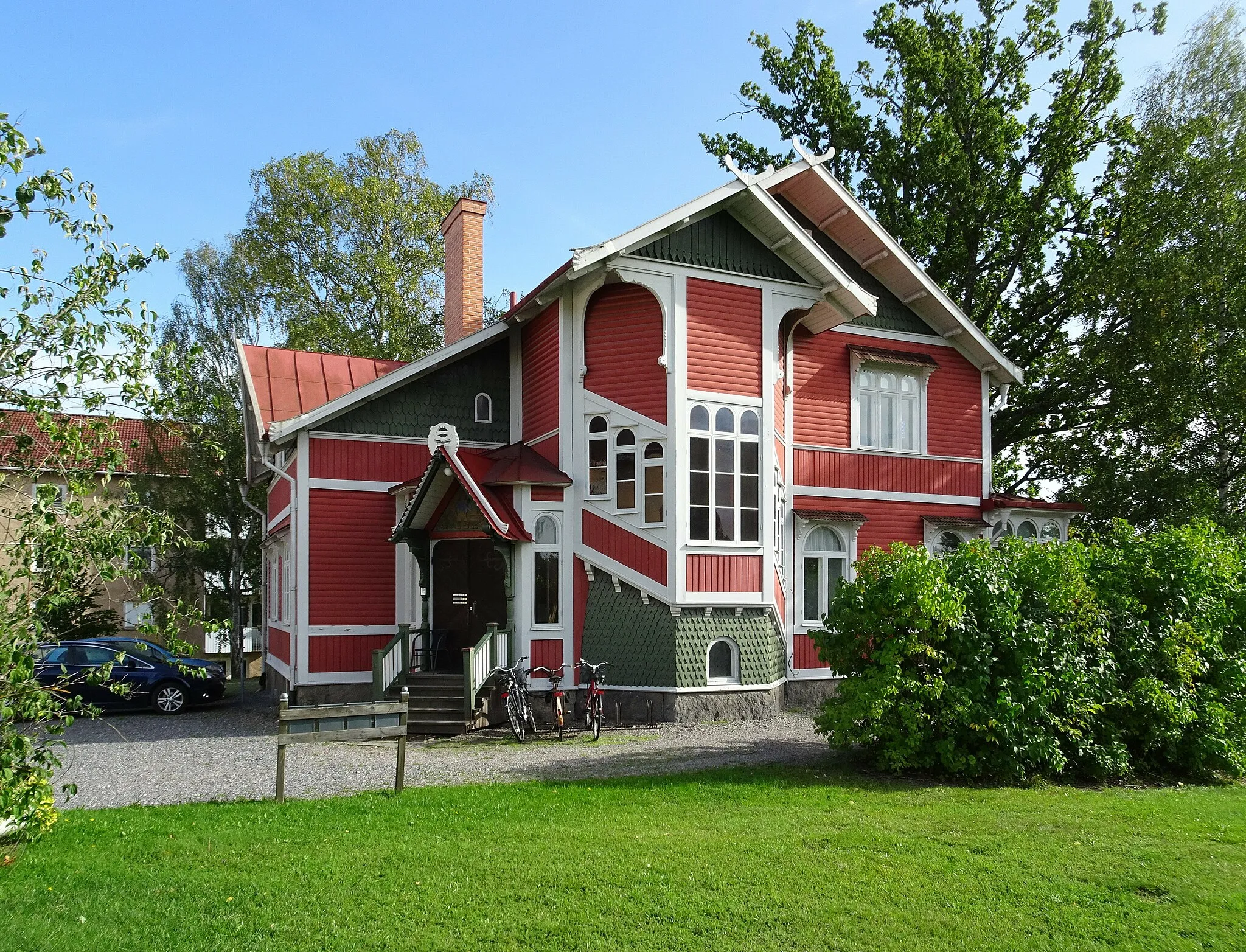 Photo showing: Apotekarvillan Storgatan 6, Katrineholm.. Huset uppfördes som privatbostad åt Karl Kullberg som arbetade som kassadirektör på brodern Augusts företag Kullberg & Co.
