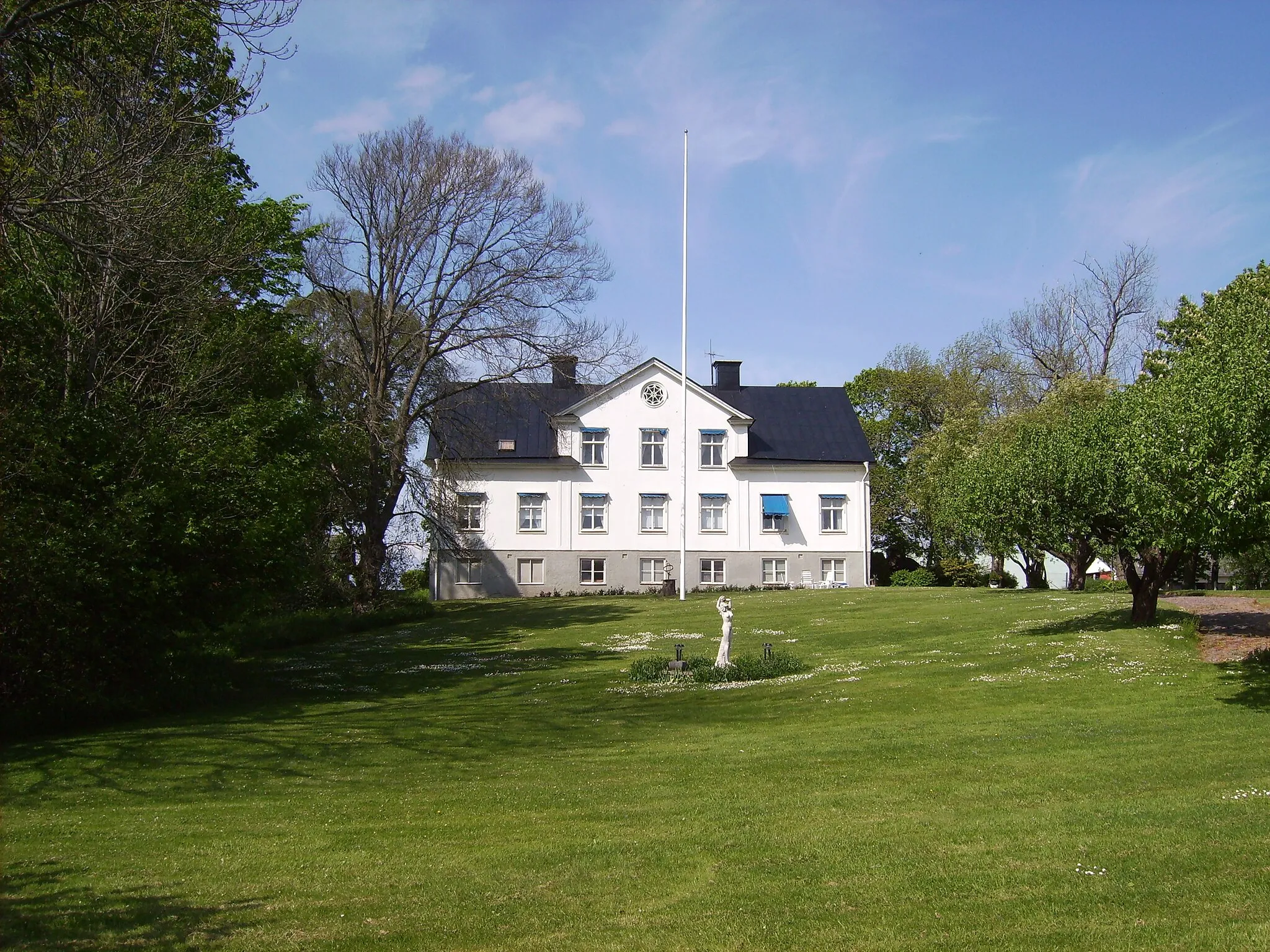 Photo showing: The mansion Linghems gård are named the first time 1315. The urban district Linghem in Linköping have been built near the big farm.