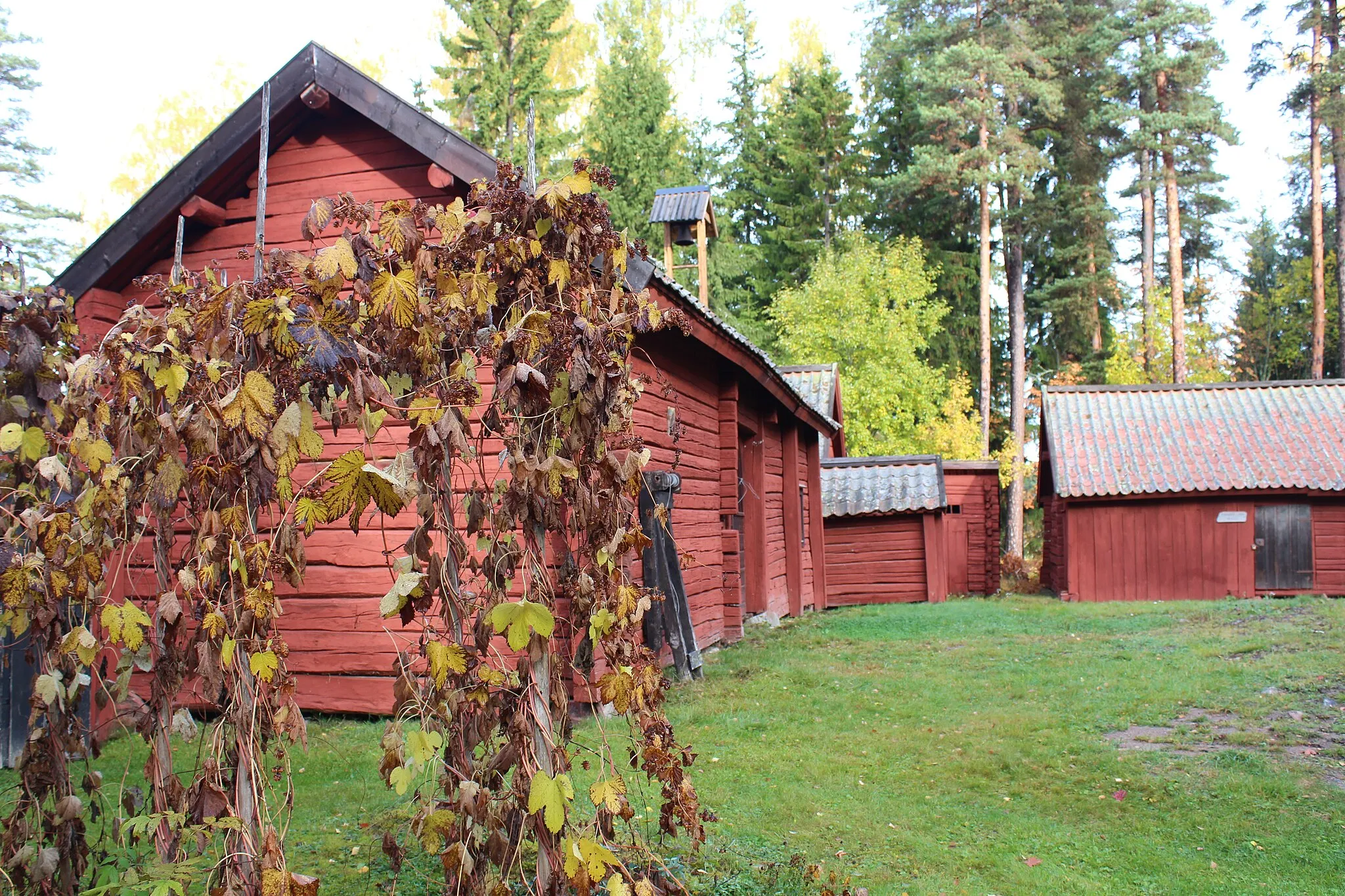 Photo showing: Byggnader vid Mårtsbogården, hembygdsgård i Östervåla