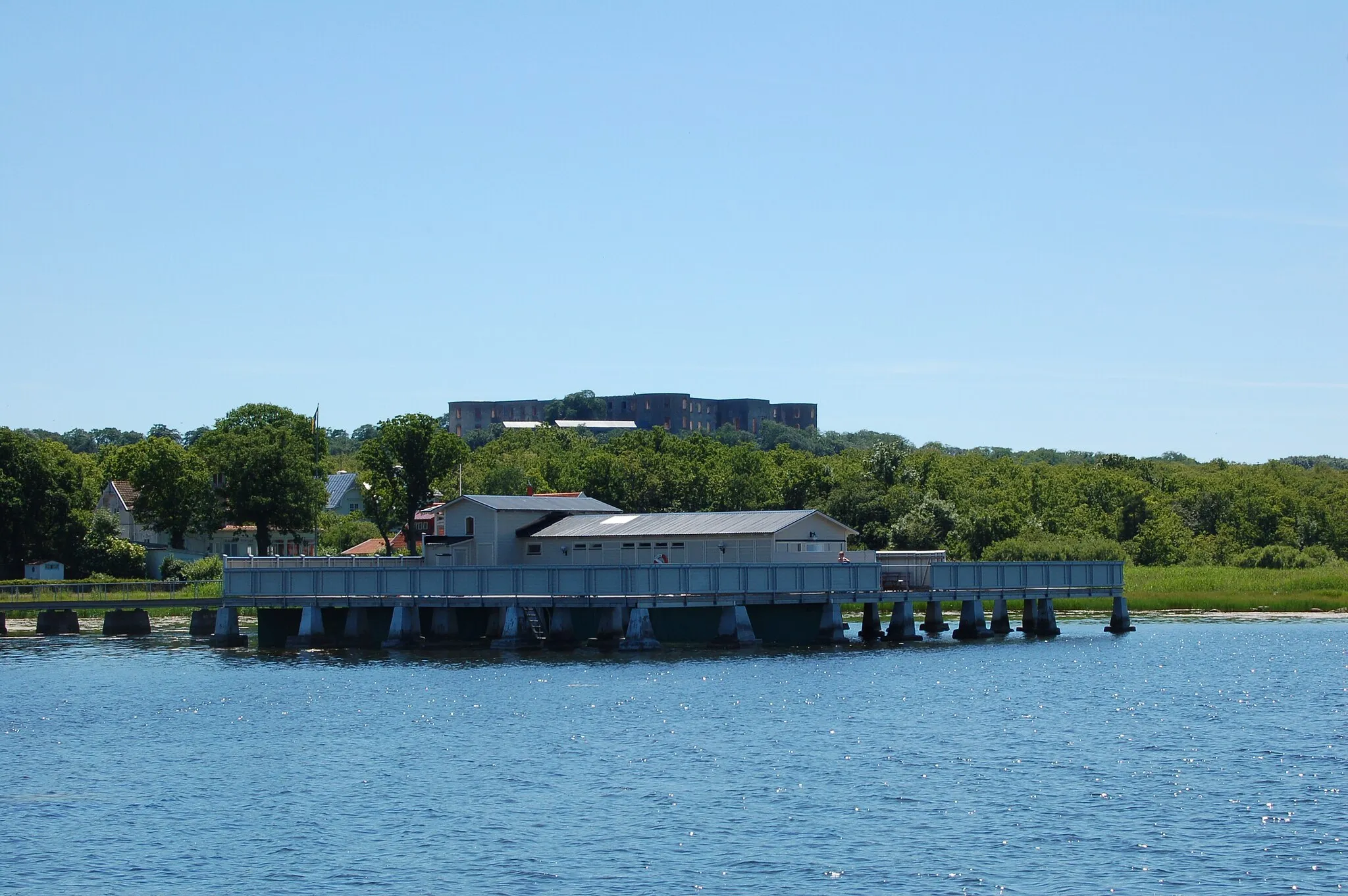 Photo showing: bath in en:Borgholm, Borgholms slott in background