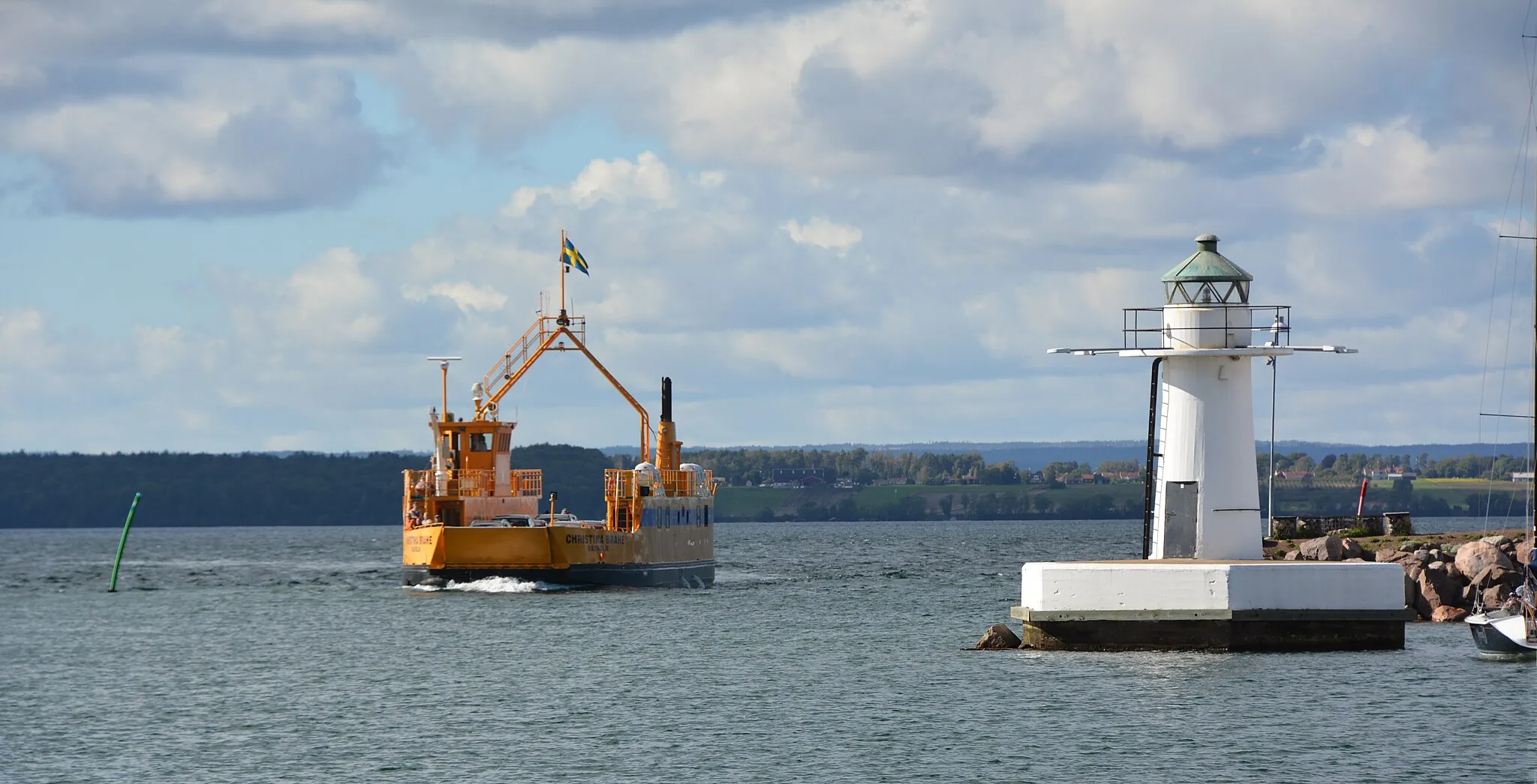 Photo showing: Ferry M/S Christina Brahe between Gränna and Visingsö, erntering Gränna harbour