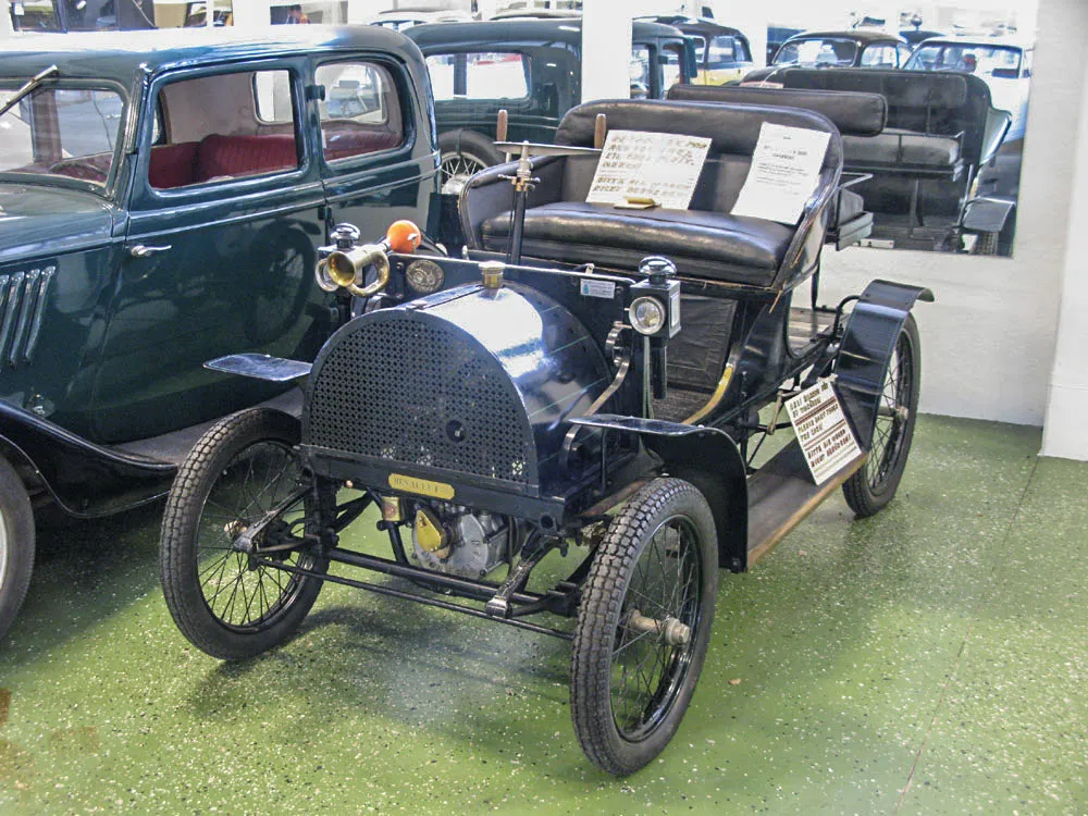 Photo showing: 1899 Renault Type A. Location: Laganland Bilmuseum, Sweden