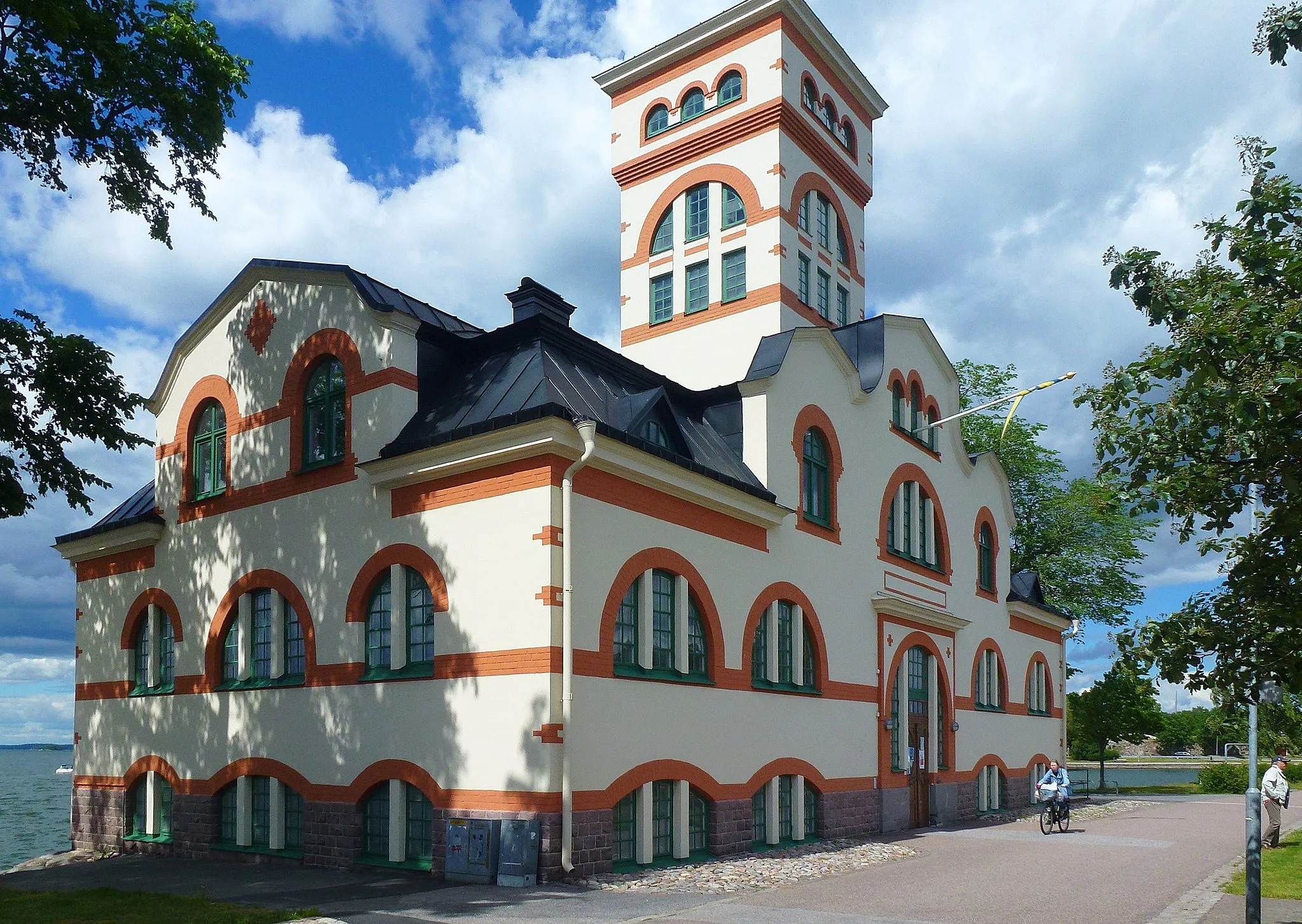 Photo showing: Västerviks gamla varmbadhus