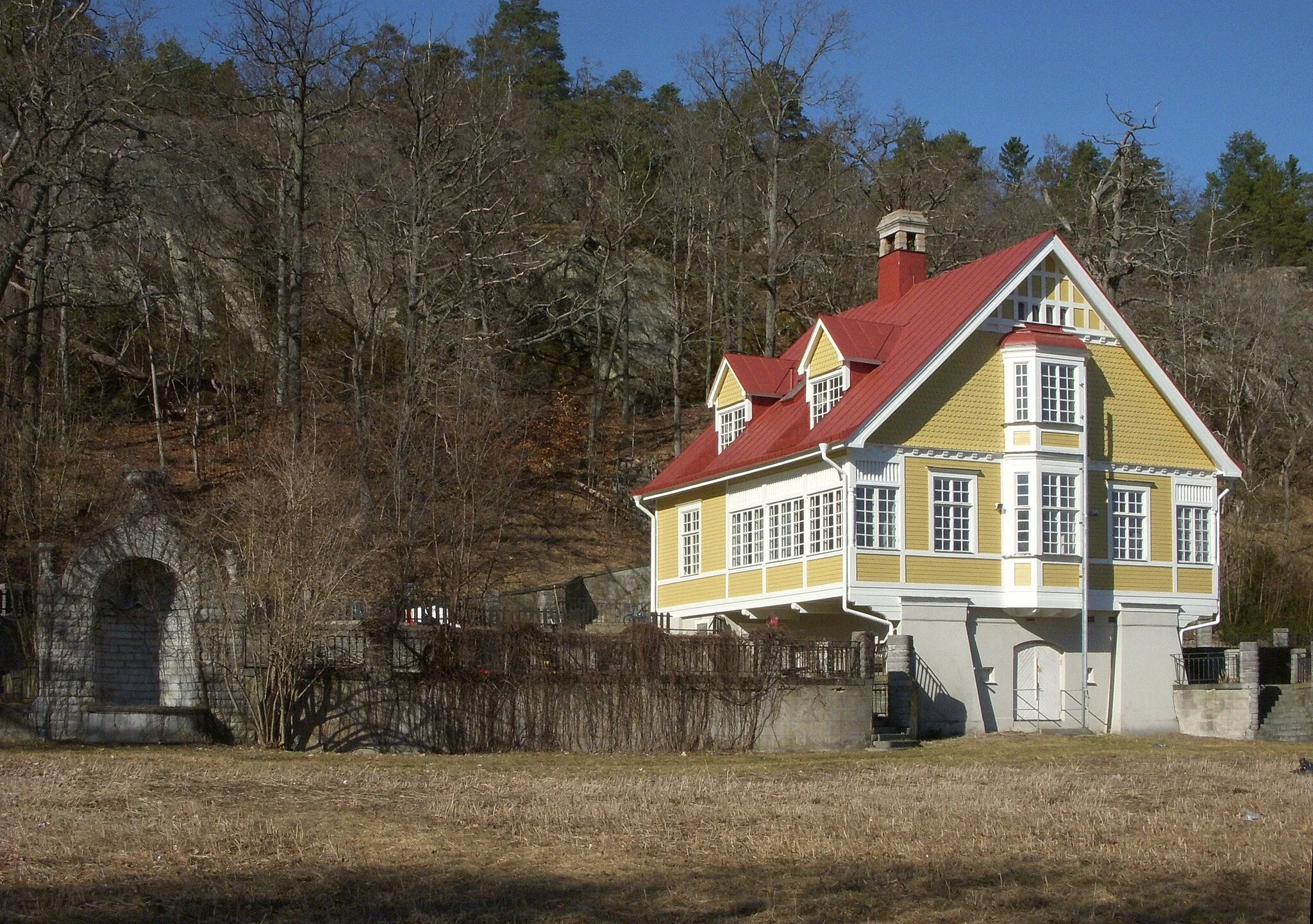 Photo showing: Alby gård "Gula villan"