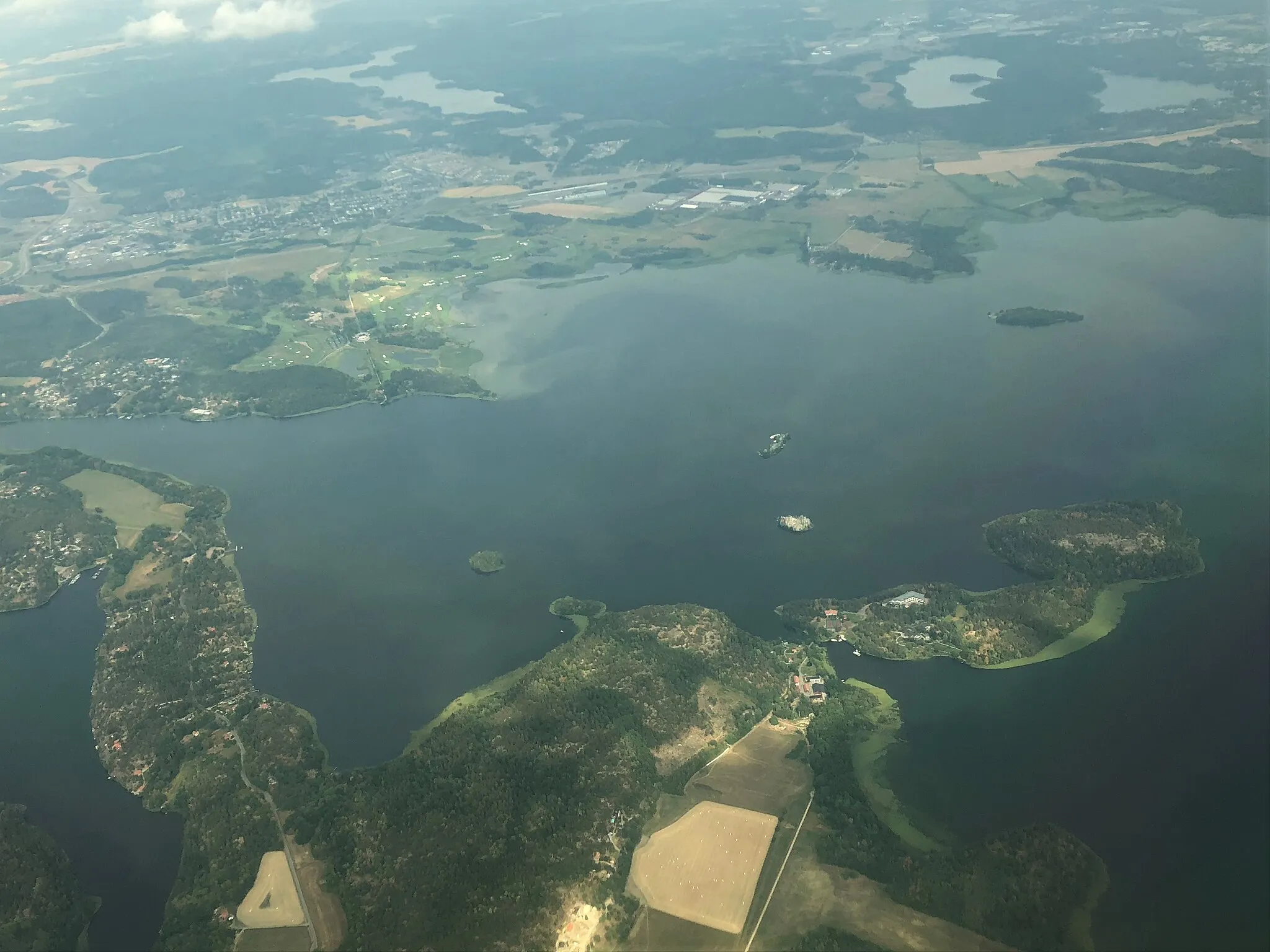 Photo showing: Image from the suburban and fjord landscape northwest of Stockholm, Sweden