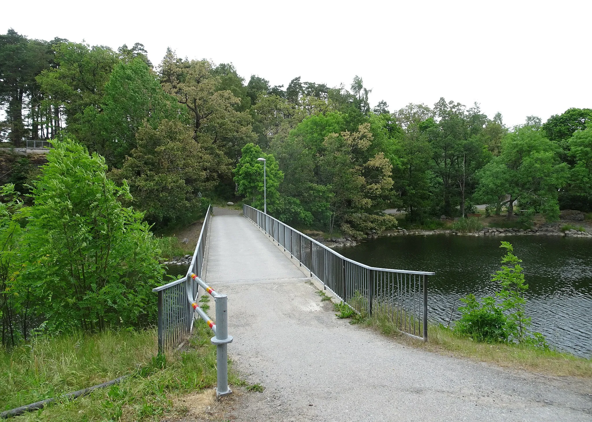 Photo showing: Gång- och cykelbron till Fisksätraholmen