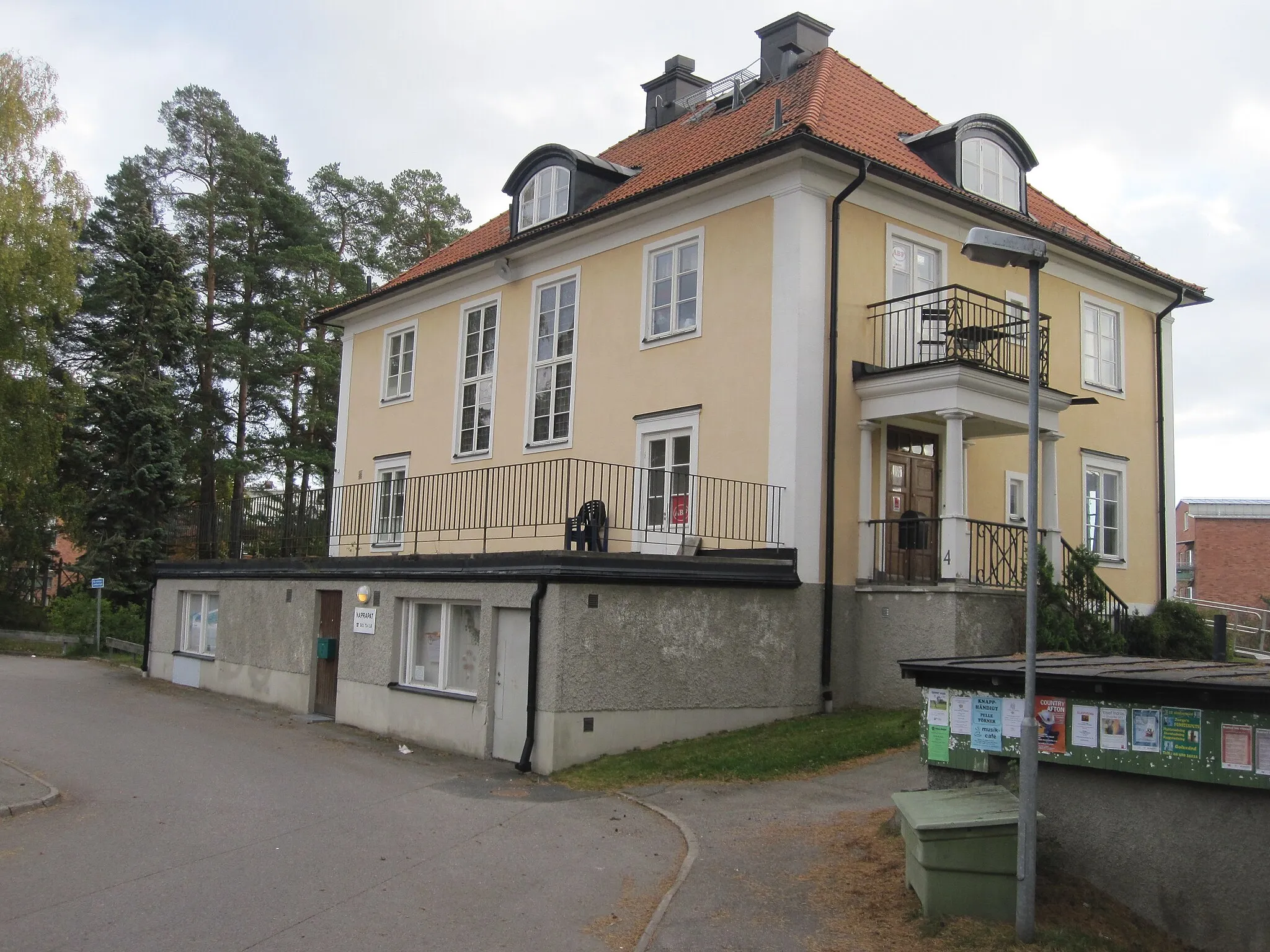 Photo showing: Bilden föreställer Villa skoga i Kungsängens centrum