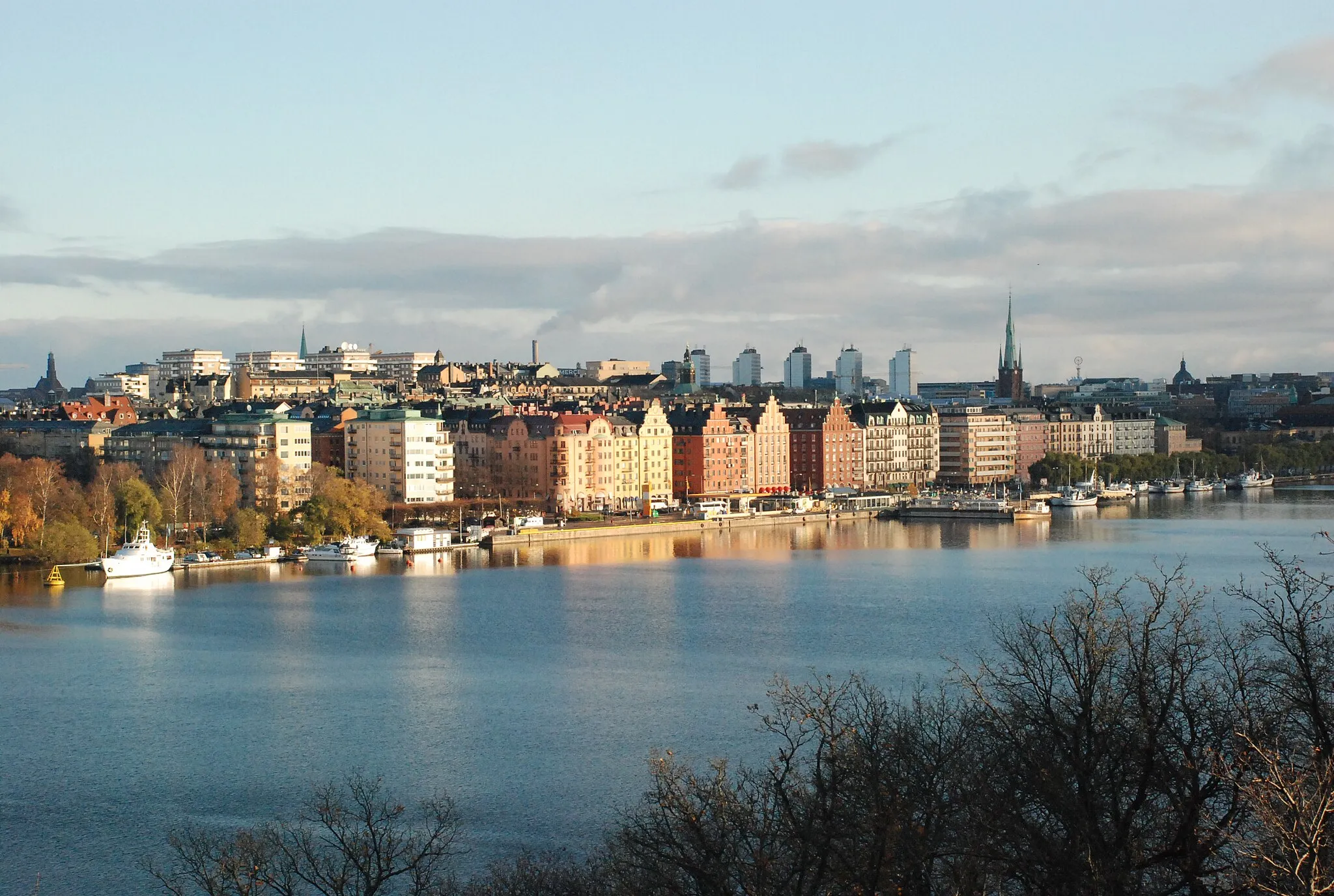 Photo showing: The south shore of the island Kungsholmen in Stockholm, Sweden.