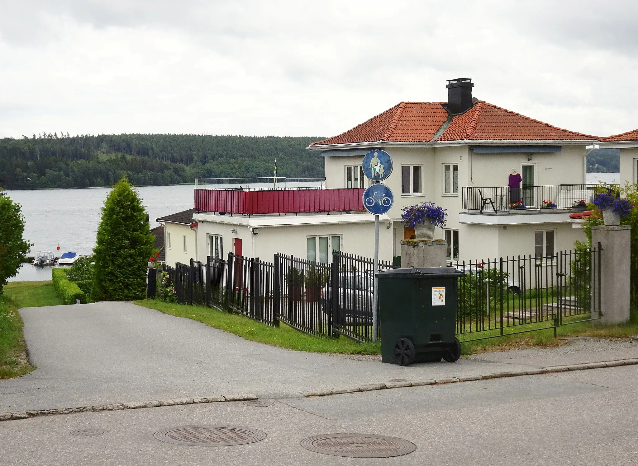 Photo showing: Pershagen, Bränningstrandsvägen