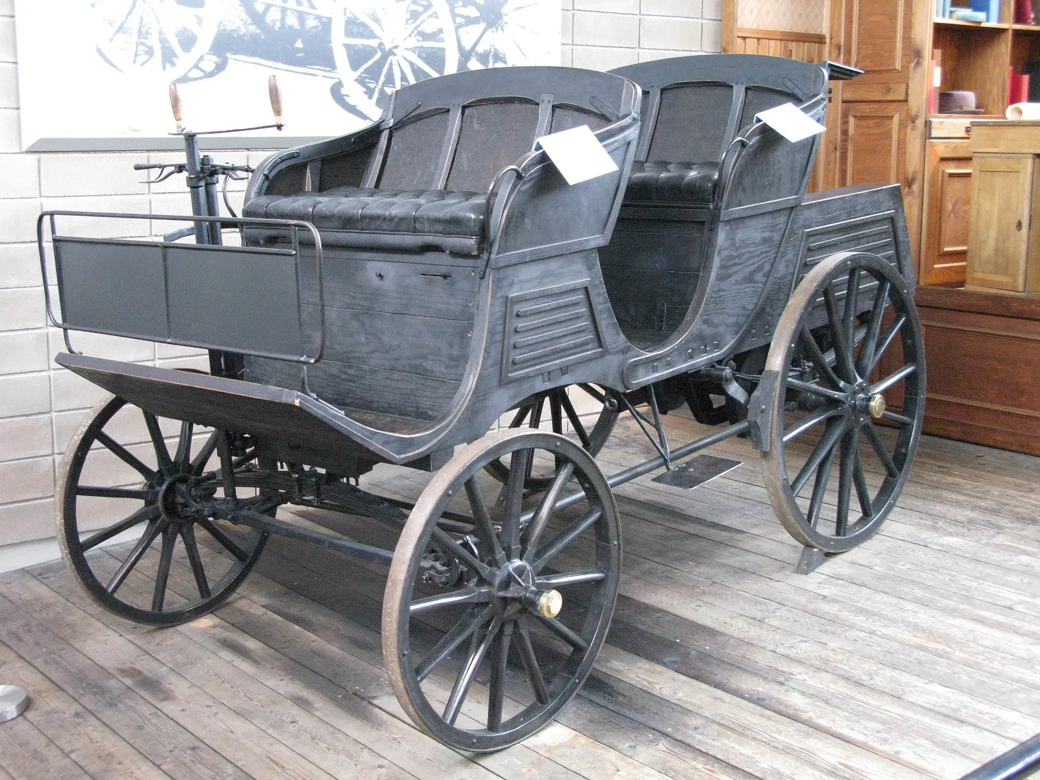 Photo showing: Replica of Gustaf Eriksson's 1897 automobile Model A. Location: Scania Museum in Södertälje, Sweden.