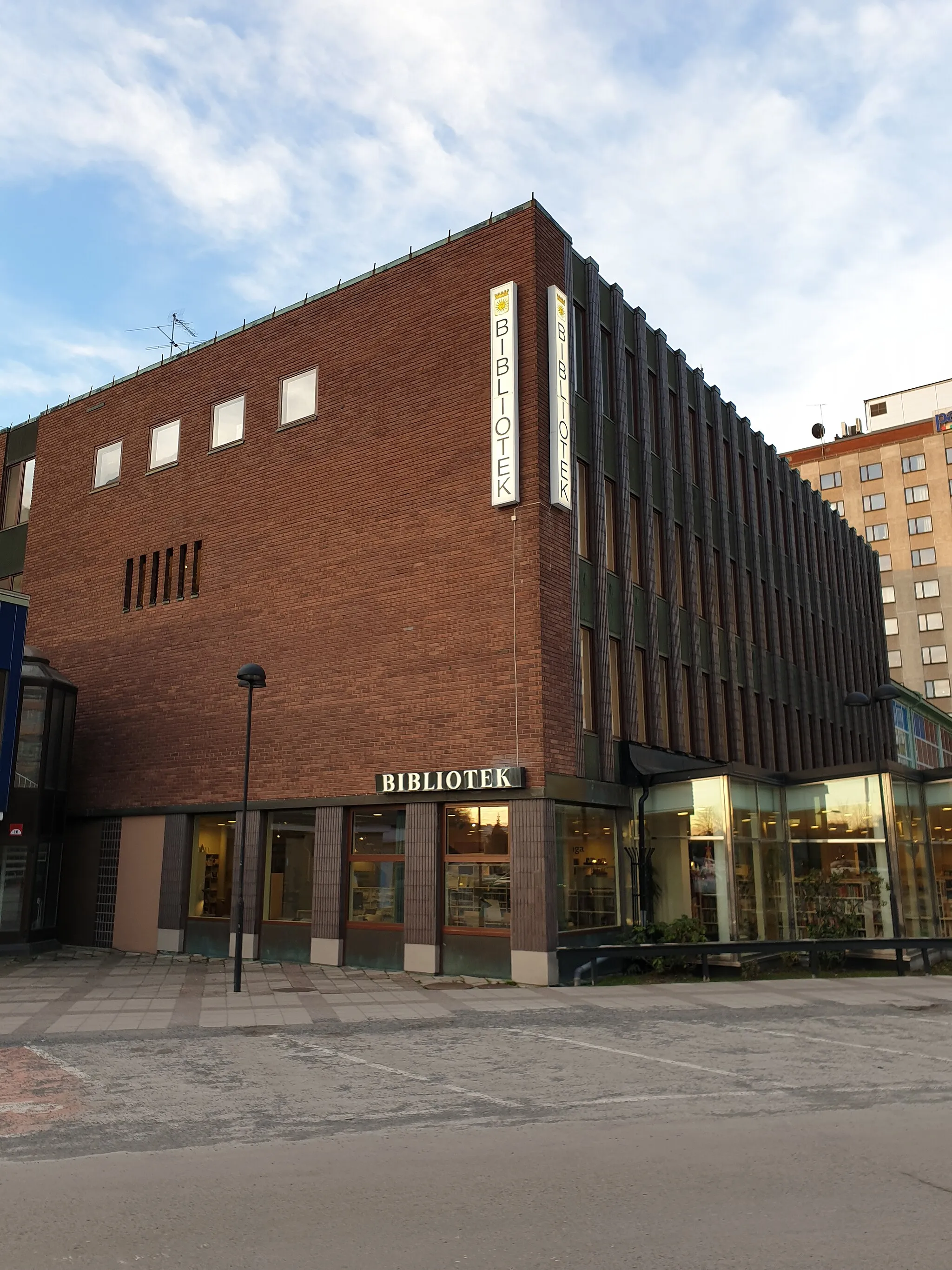 Photo showing: Byggnaden där Solna bibliotek ligger