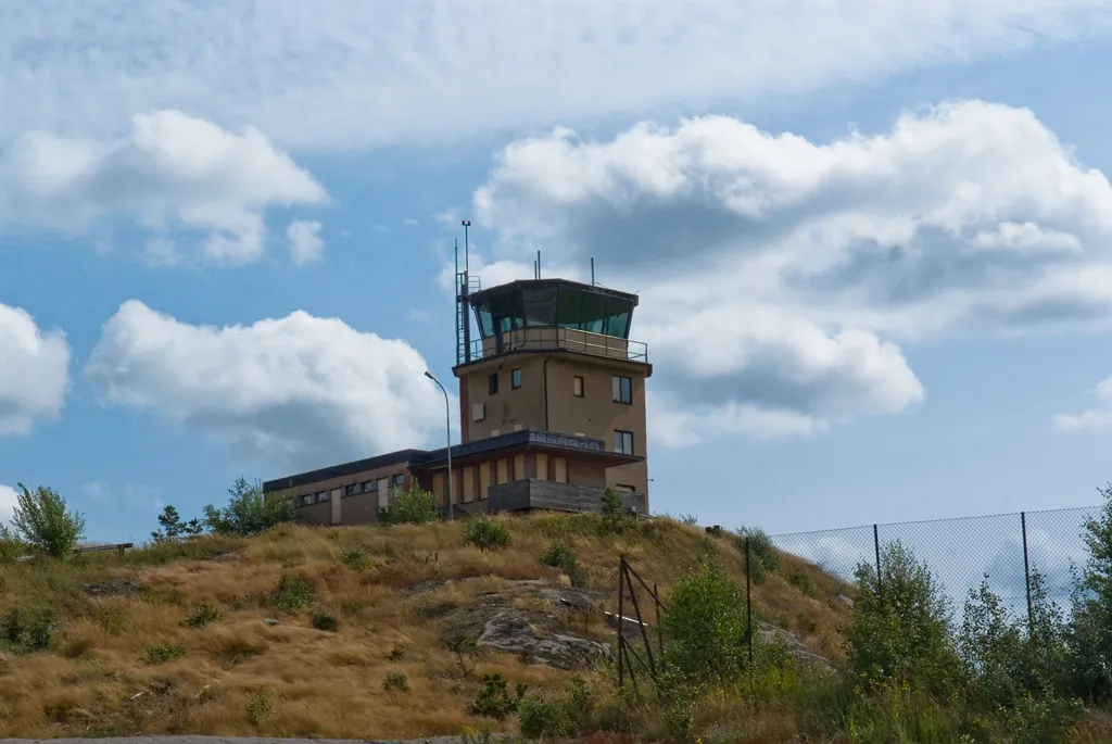 Photo showing: Flygledartornet på Tullinge flygfält