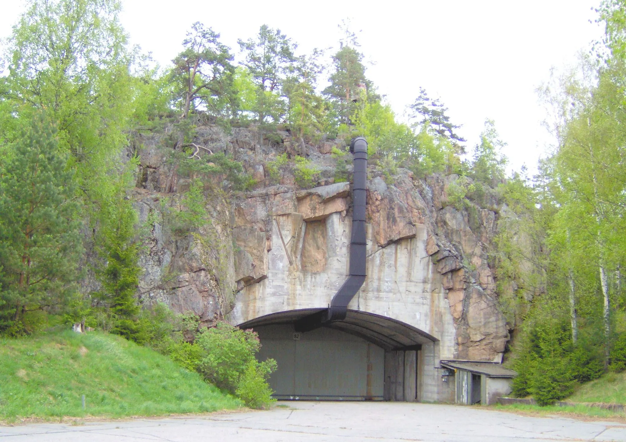 Photo showing: Bergshangar F 18, År 2006