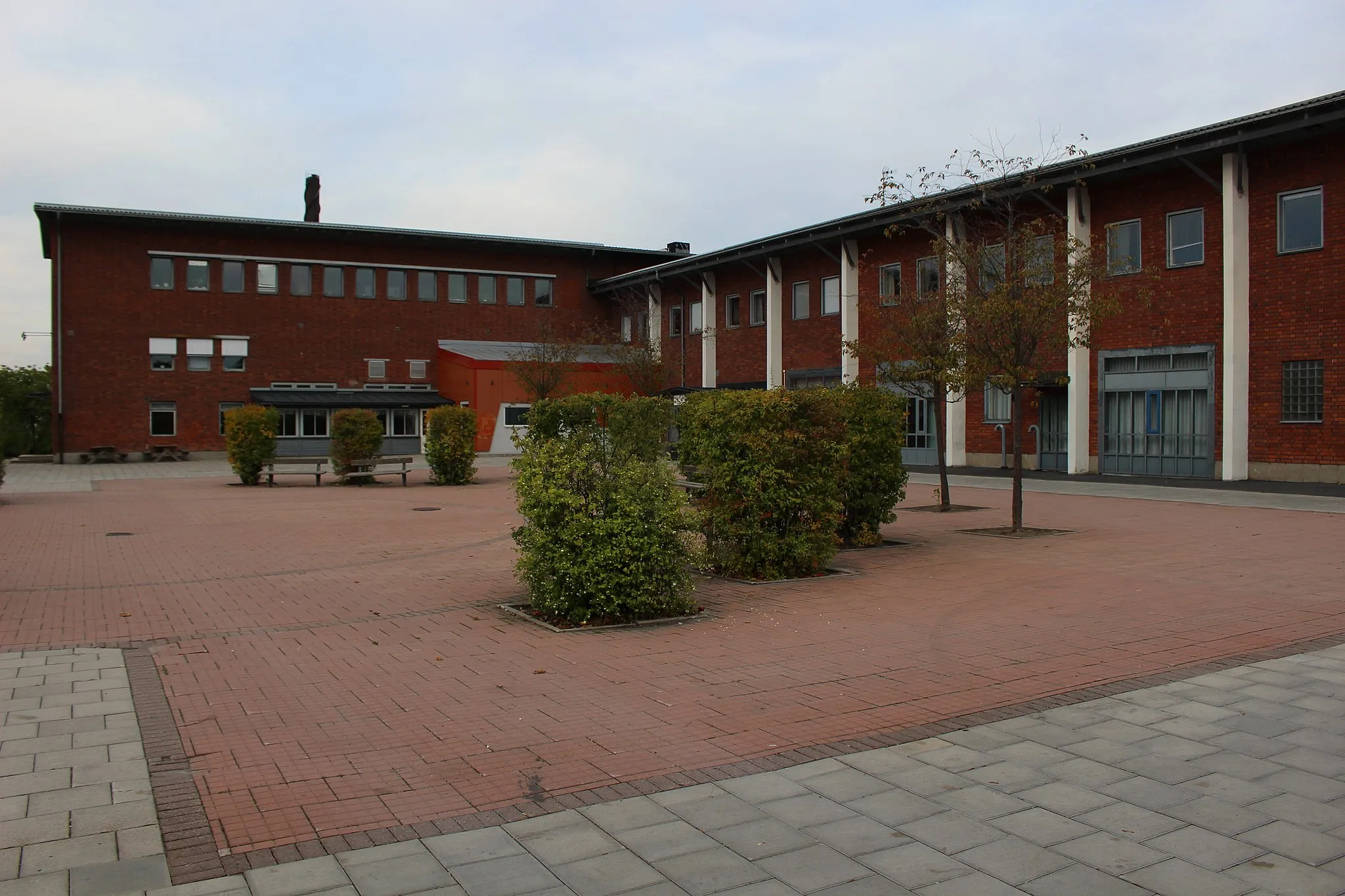 Photo showing: Vallentuna gymnasium från sydväst.