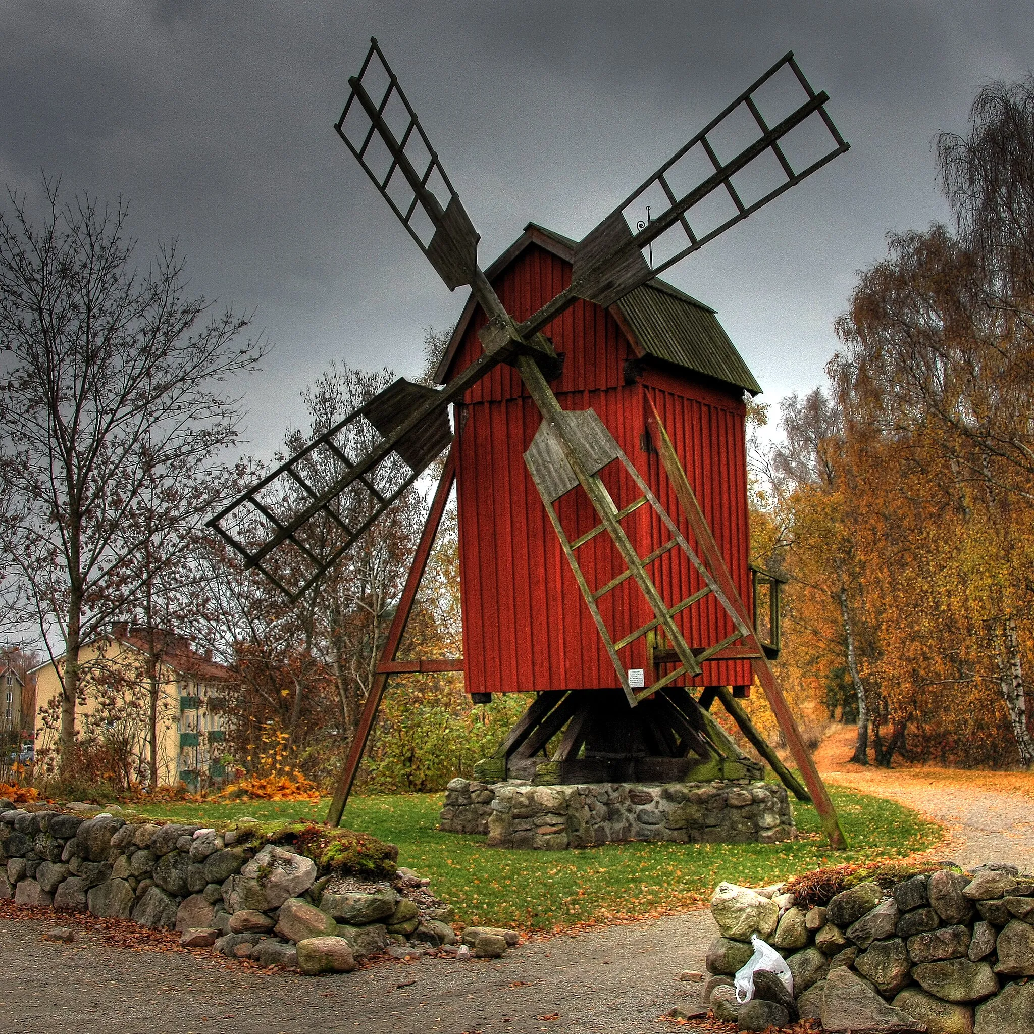 Photo showing: Windmill from Öland restored and placed in a park in Hässleholm, Sweden