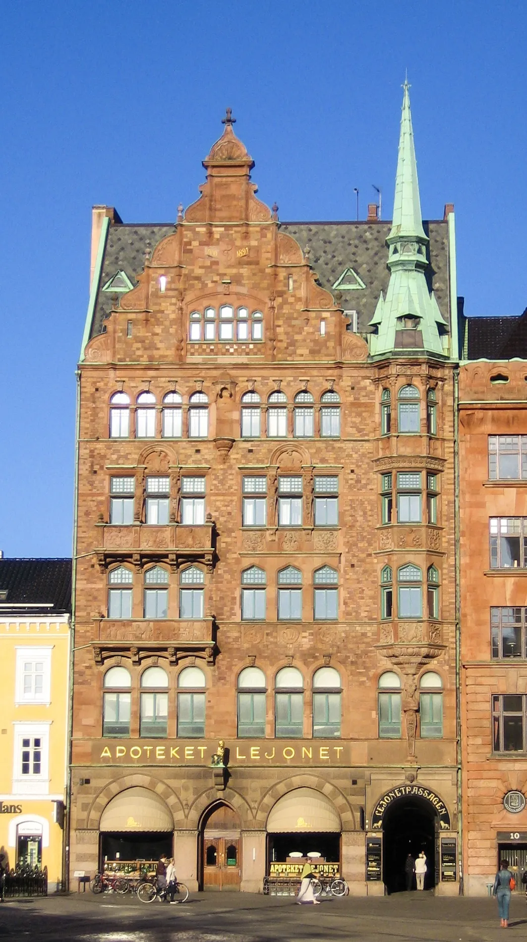 Photo showing: Apoteket Lejonet och Lejonetpassagen, Teschska huset, Stortorget 8 i Malmö.