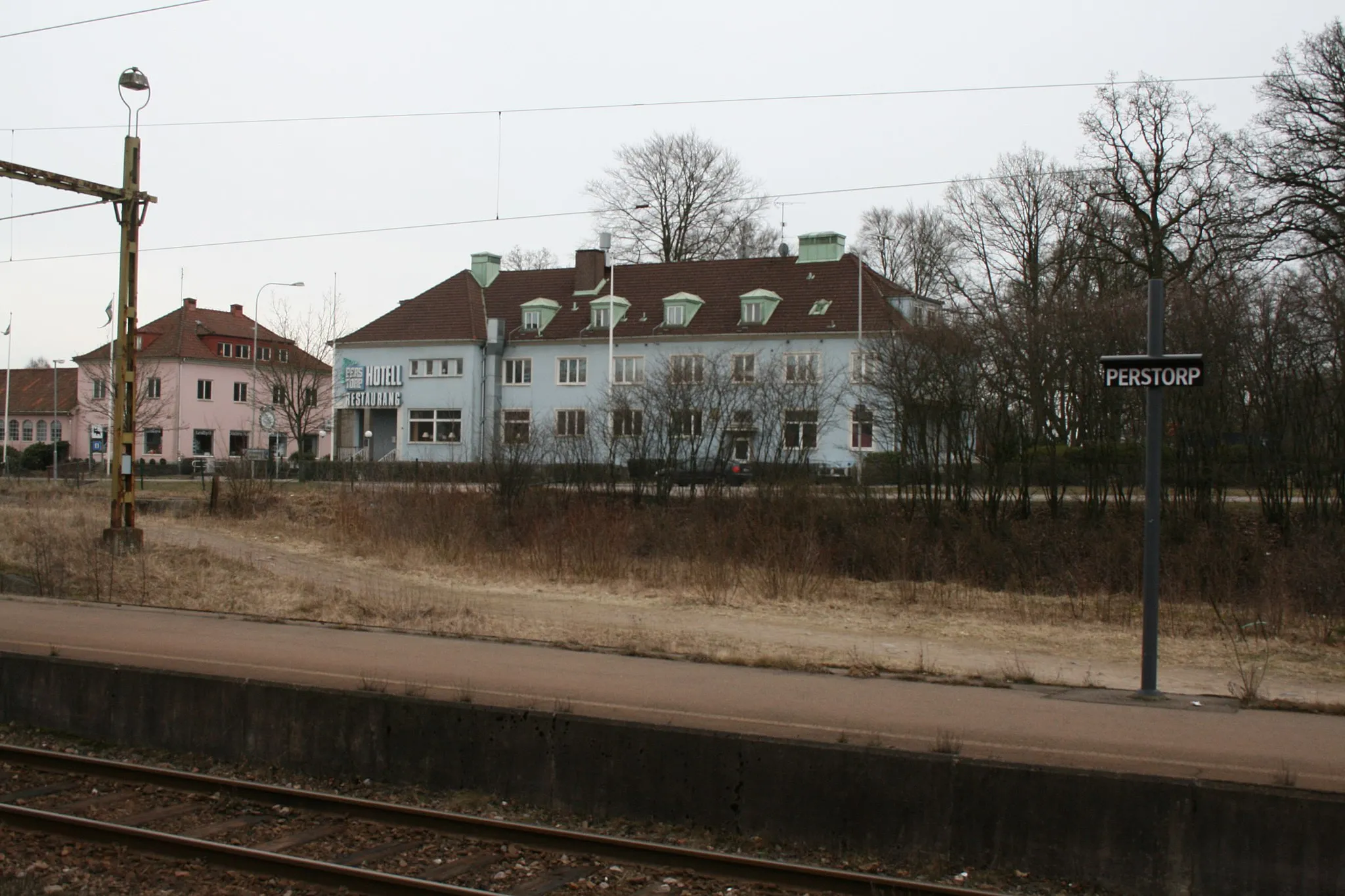 Photo showing: Perstorp, view from the station towards the hotel, "Perstorps Brukshotell"