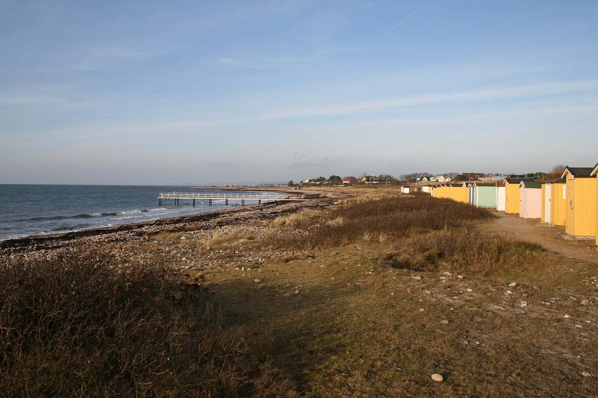 Photo showing: A winter-time view of the beach of northern Viken, Höganäs municipality, Sweden.