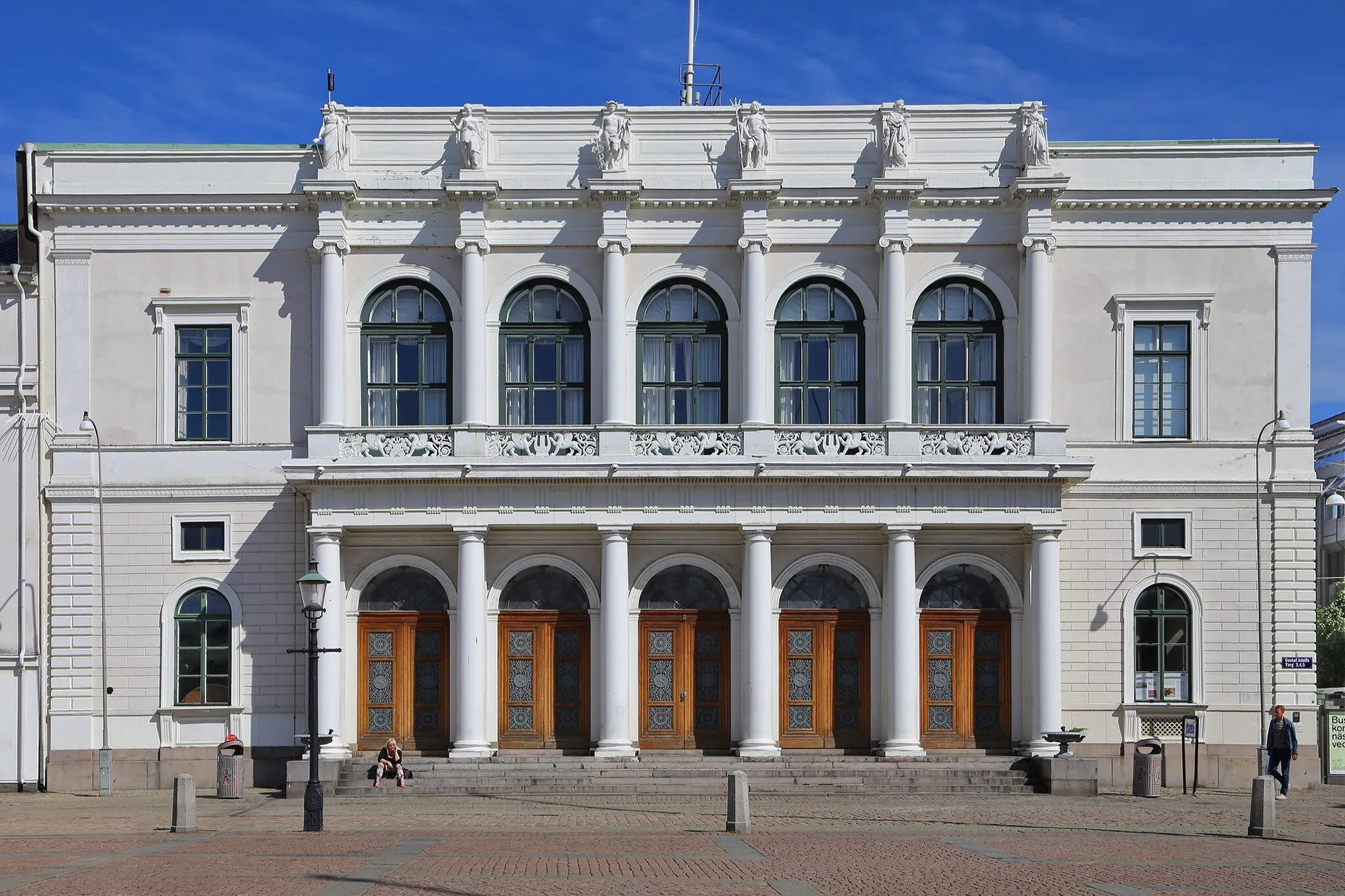 Photo showing: Gothenburg, City Hall (the Bourse) at Gustav Adolfs Torg. The square Gustav Adolf is the political center of Gothenburg with the old and new town hall and the house of the estates and stock exchange.