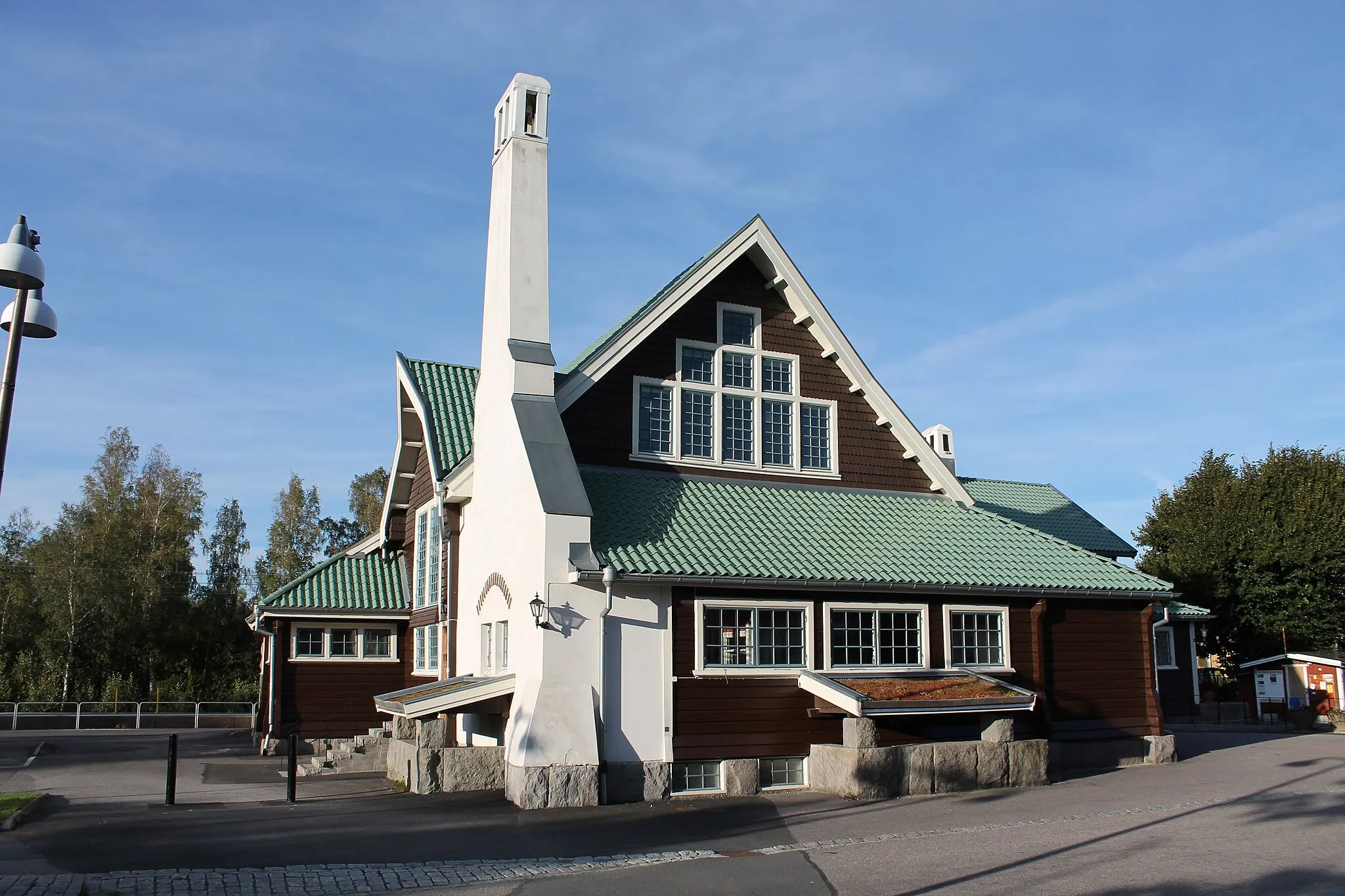 Photo showing: Hindås railway station building in national romantic style. Härryda municipality, Sweden