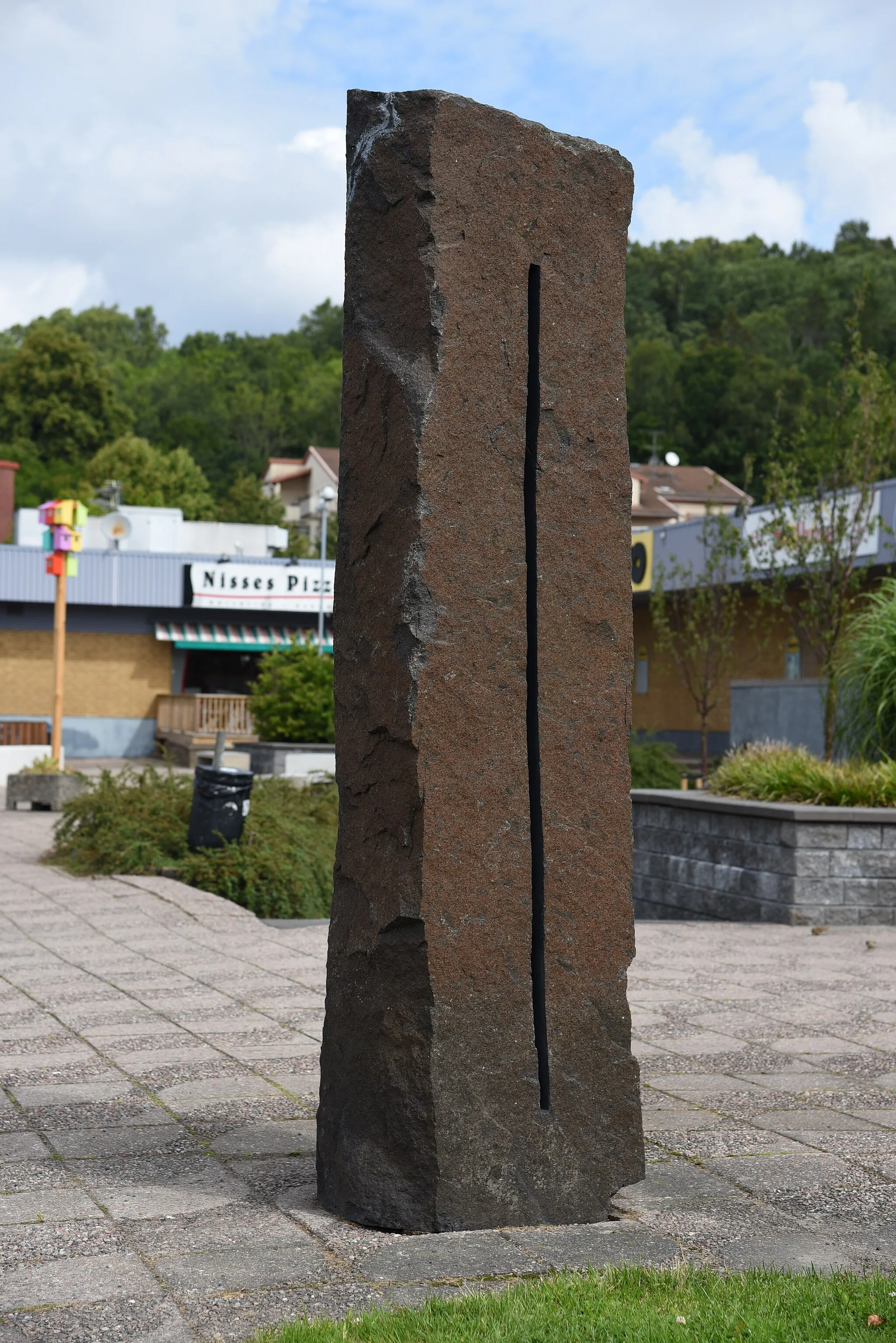 Photo showing: Skulpturen Rockskört av Pål Svensson, vid Gamla Riksvägen i Kållereds centrum.