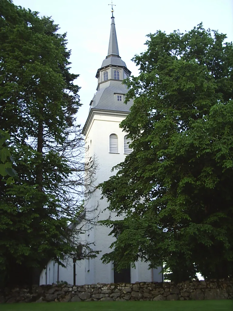 Photo showing: Kyrkan i sv:Hjärtums församling, sv:Lilla Edets kommun.

Fotograf: Tubaist