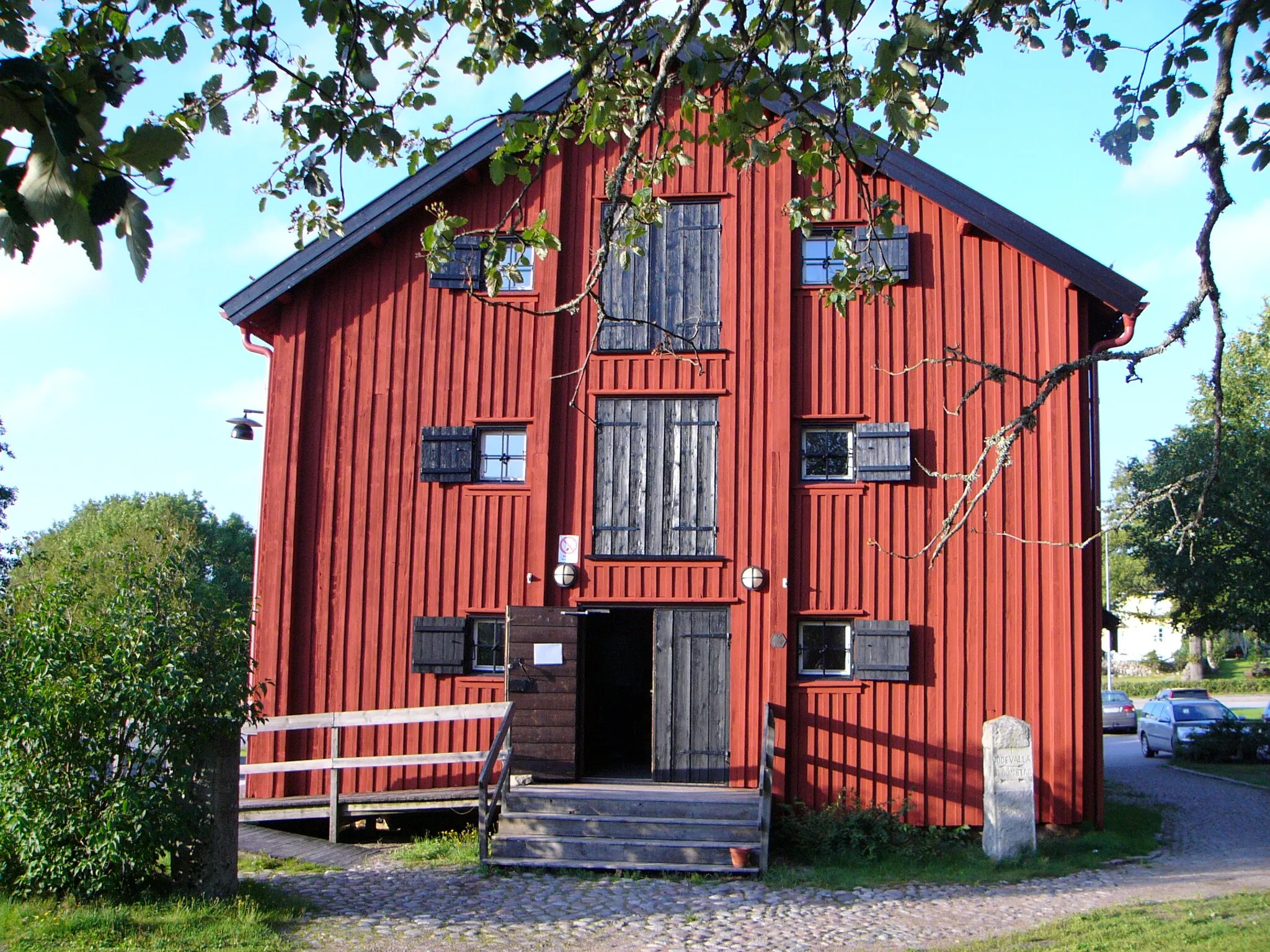 Photo showing: Old community granary in Tanumshede, Västra Götaland, Sweden.