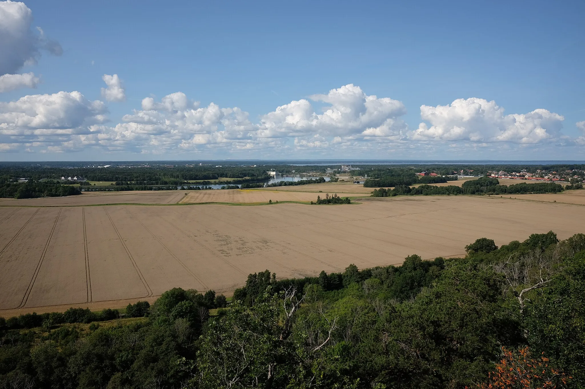 Photo showing: View from Älvutsikten på Hunneberg, Hunneberg, towards Göta älv, Vänern and Vargön.